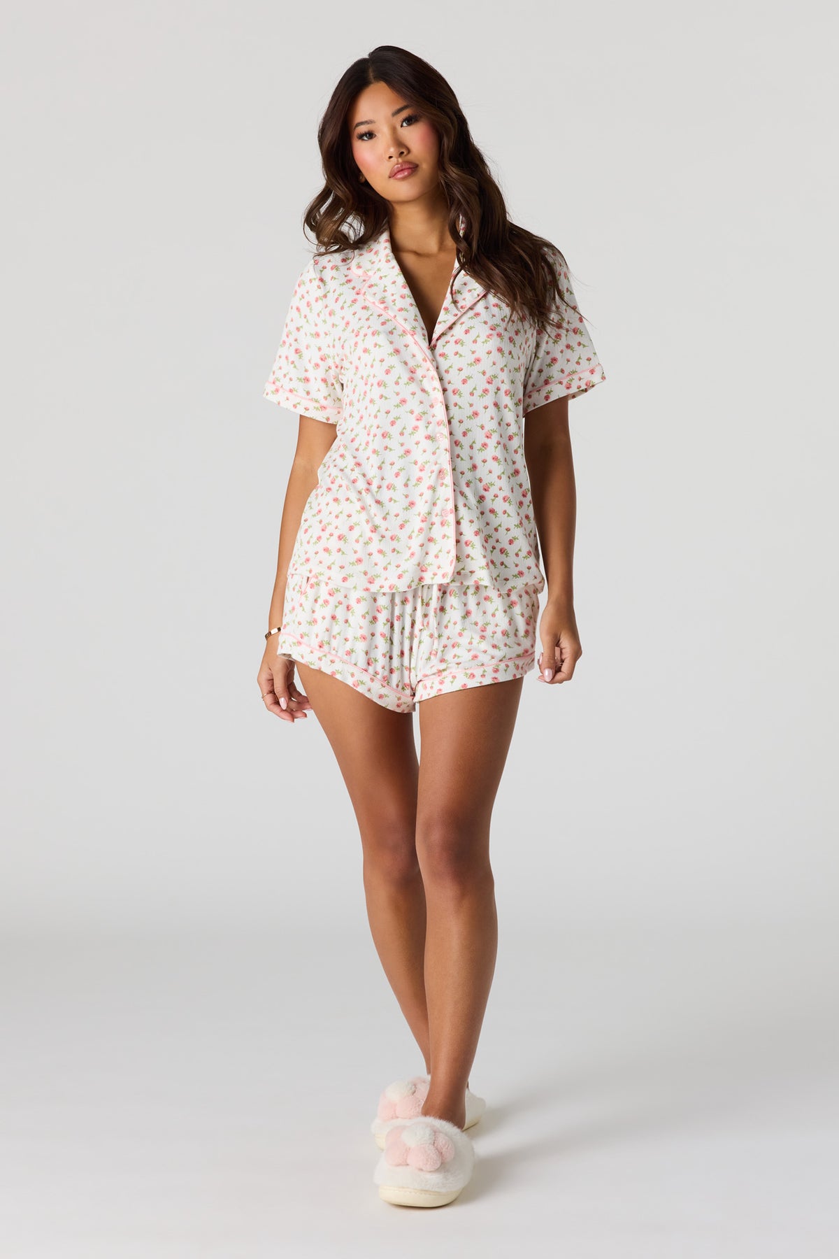Vue alternative 3. Ensemble pyjama avec haut boutonné imprimé avec col et short