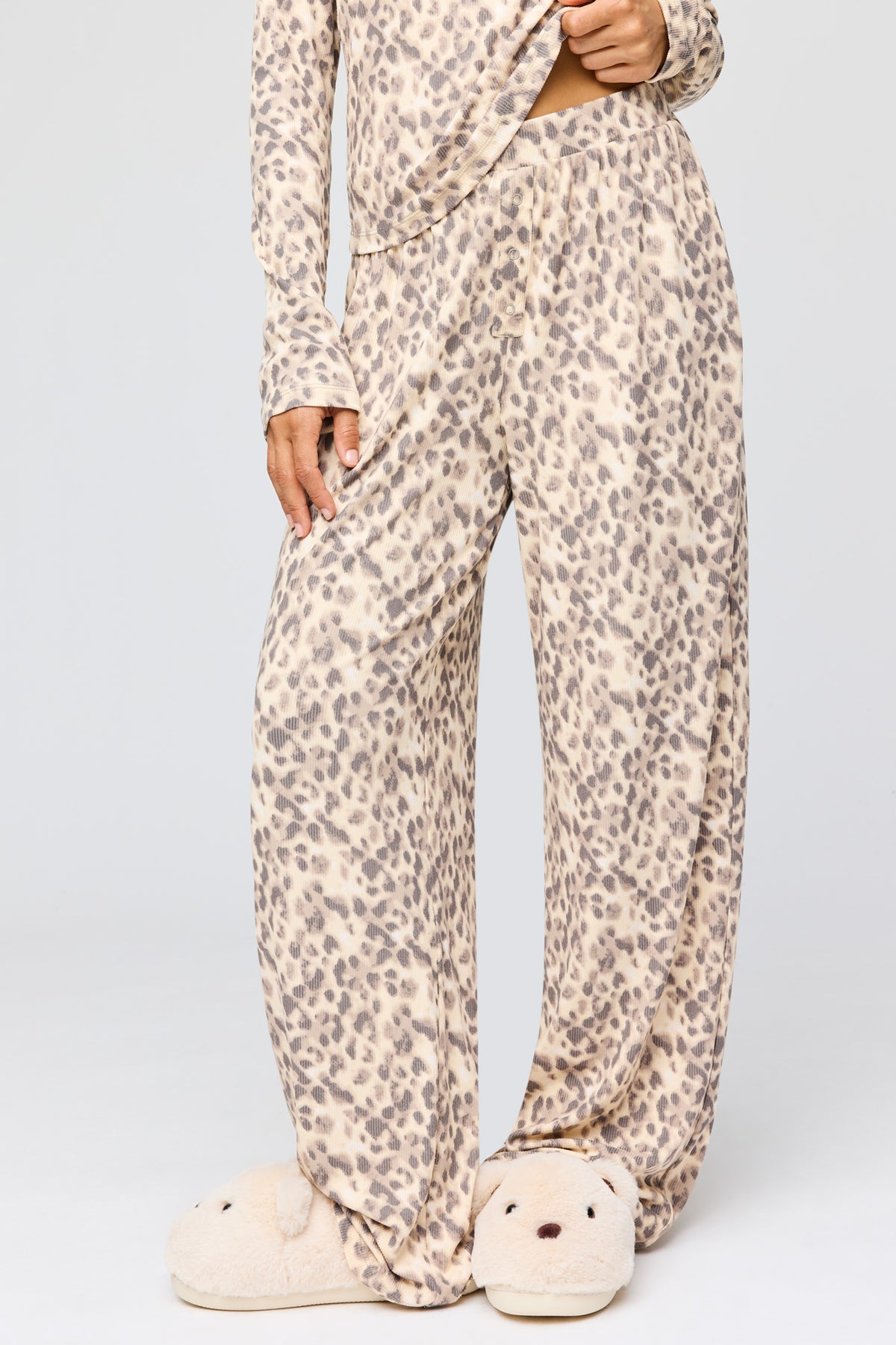 Alt View 3. Ribbed Long Sleeve Top & Pant Pajama Set - Leopard