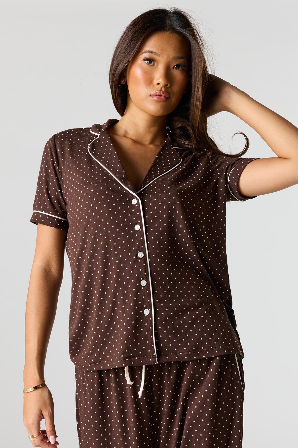 Vue alternative 2. Ensemble pyjama avec haut boutonné doux et pantalon