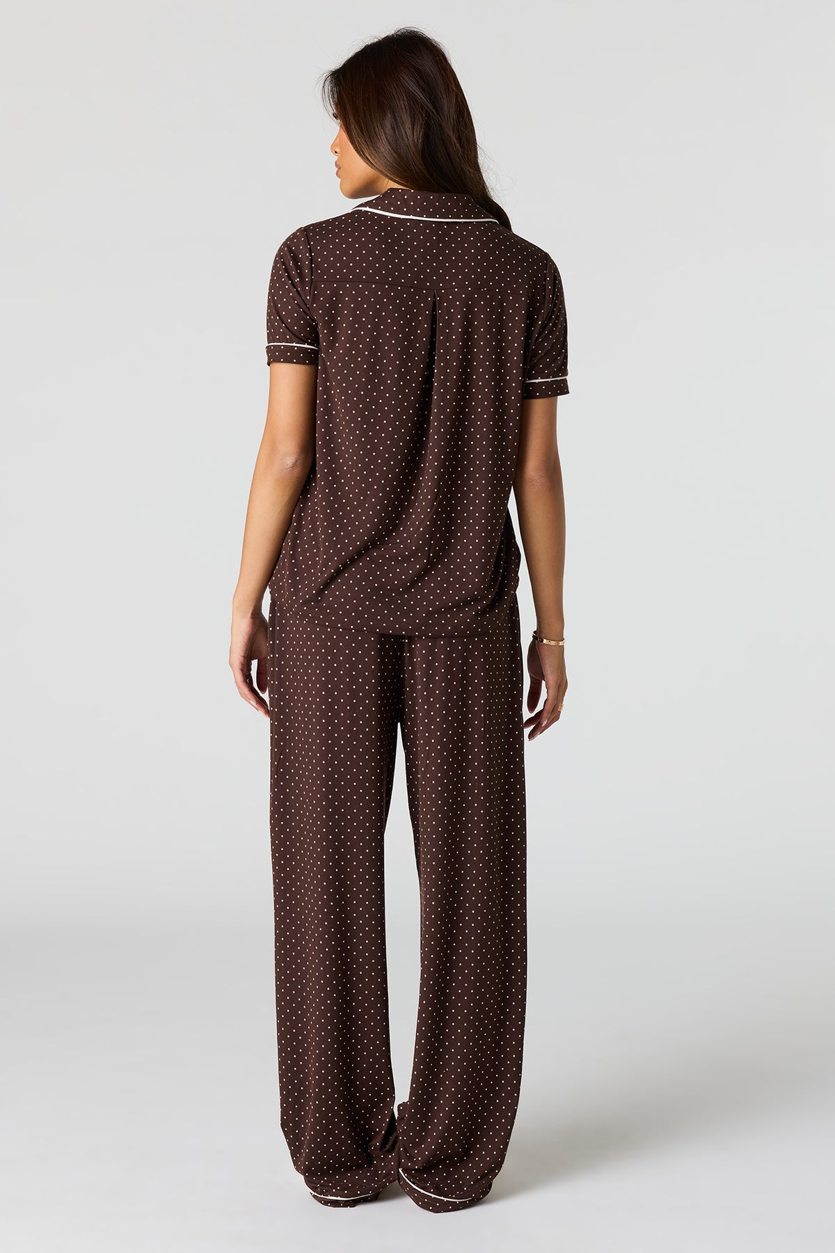 Vue alternative 4. Ensemble pyjama avec haut boutonné doux et pantalon