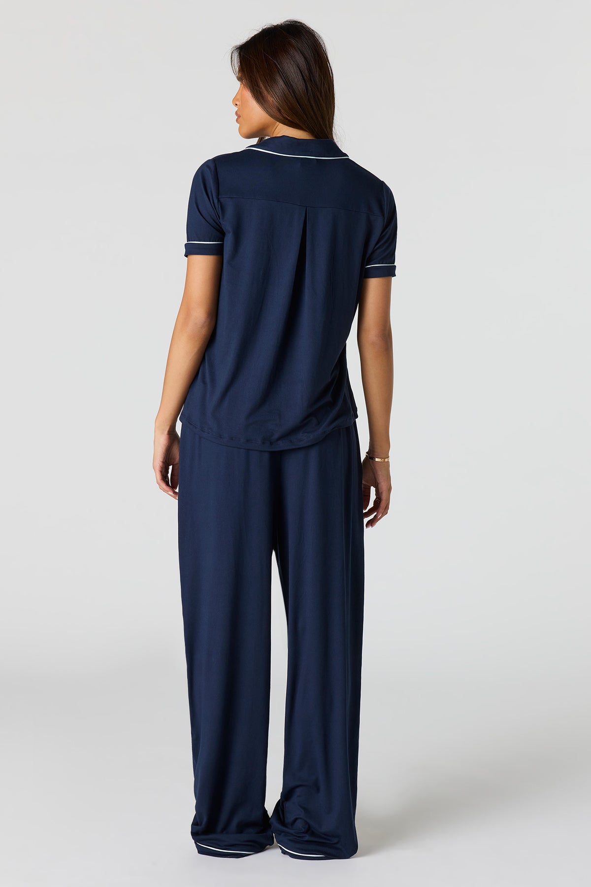 Vue alternative 4. Ensemble pyjama avec haut boutonné doux et pantalon