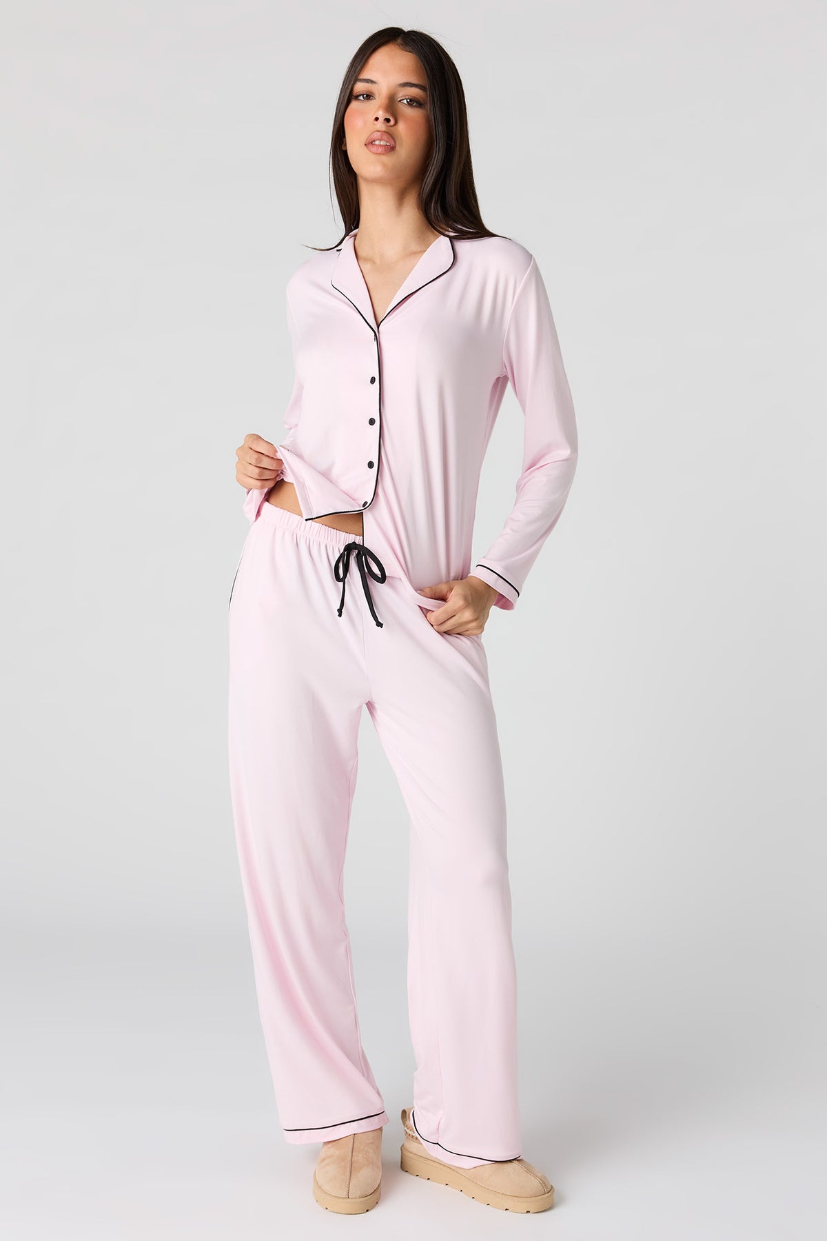 Ensemble pyjama avec haut boutonné et pantalon
