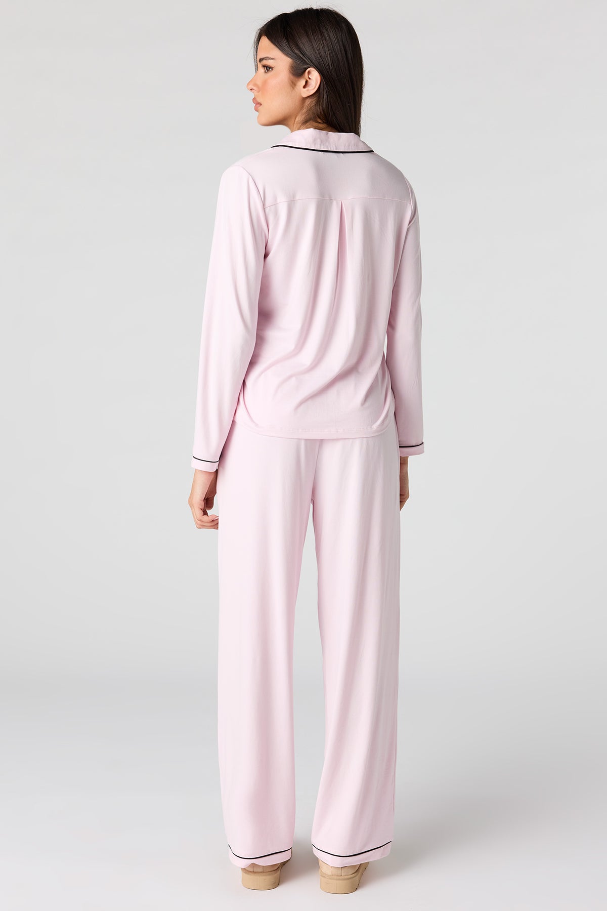 Vue alternative 4. Ensemble pyjama avec haut boutonné et pantalon