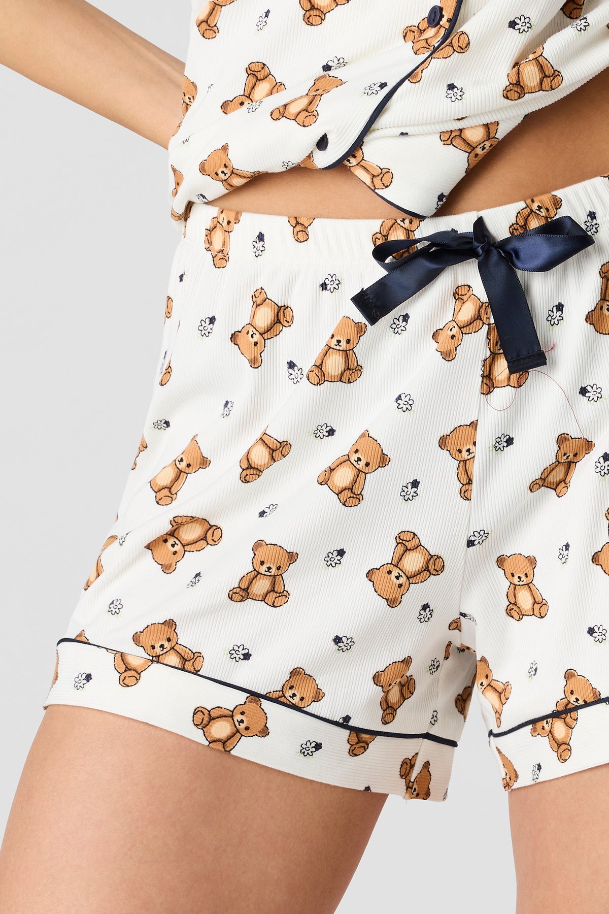 Alt View 4. Printed Button-Up Top & Short Pajama Set - Cream