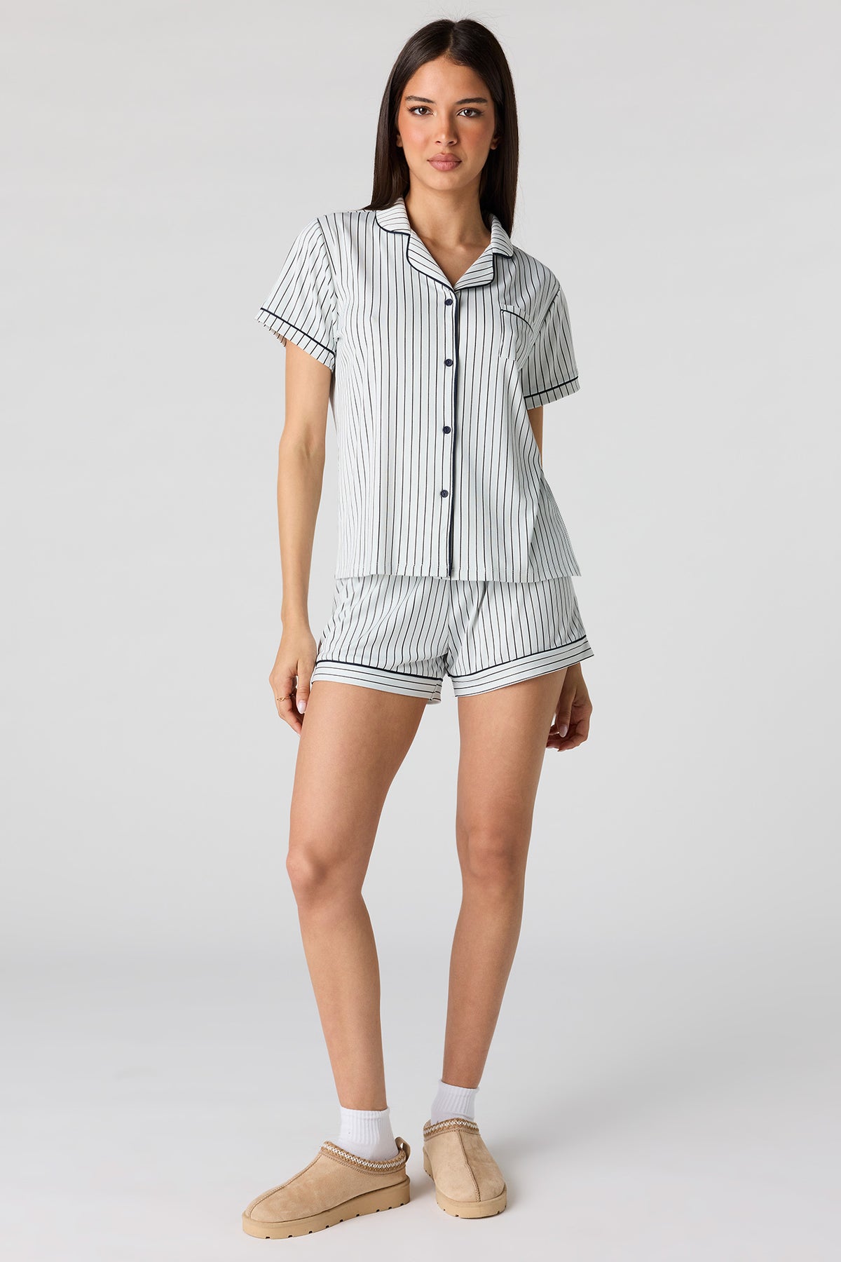 Vue alternative 3. Ensemble pyjama avec haut boutonné imprimé et short