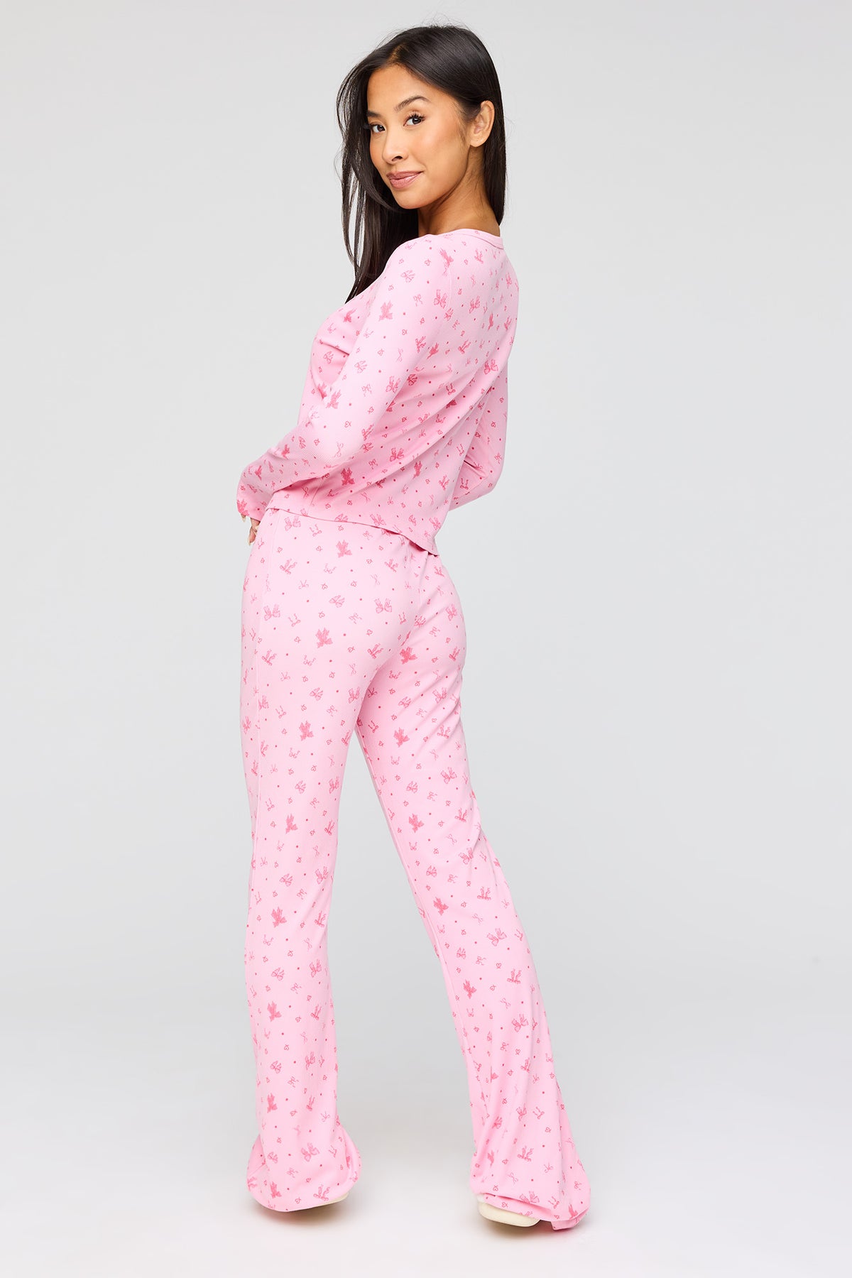 Vue alternative 4. Ensemble pyjama avec haut boutonné côtelé et pantalon