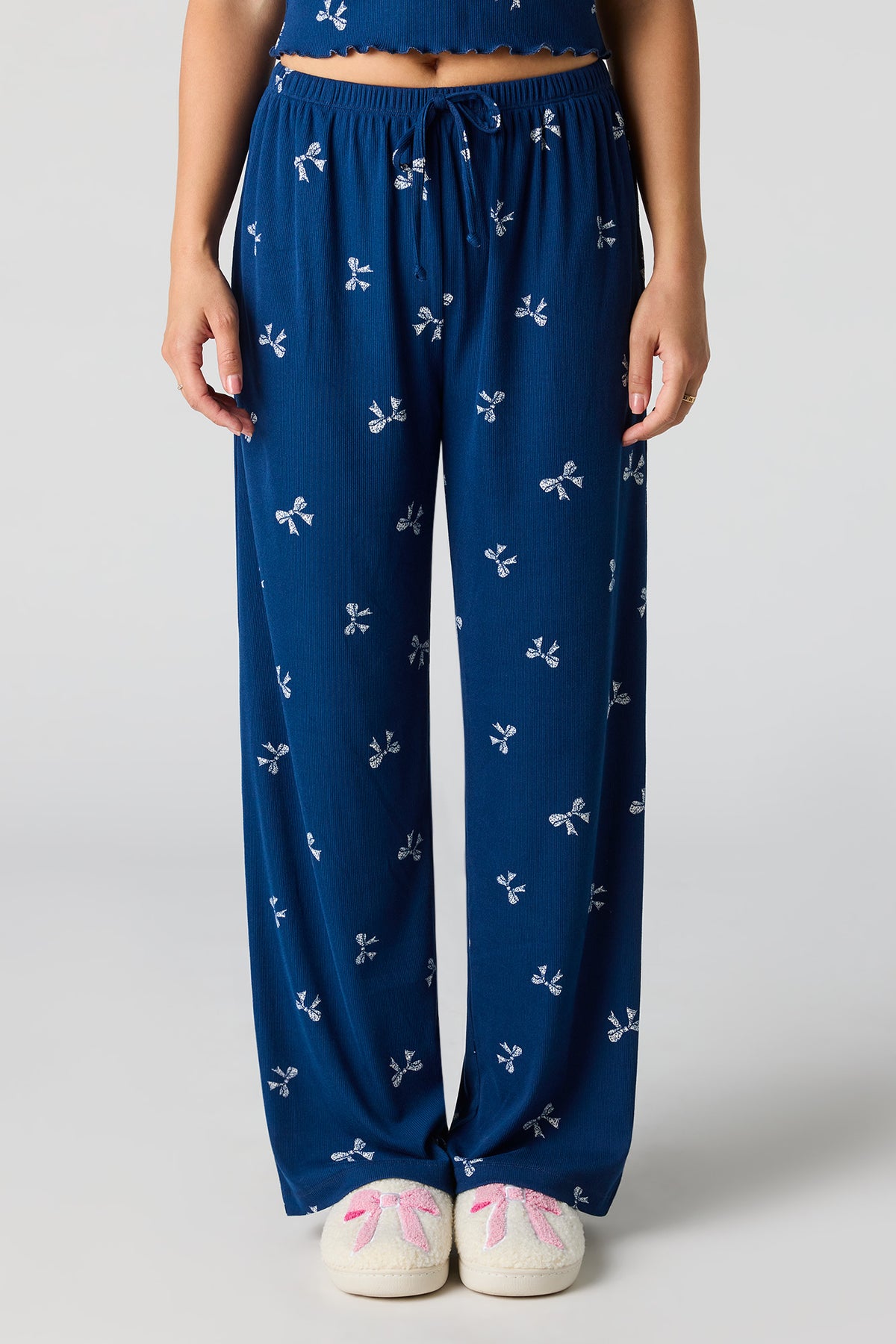 Vue alternative 3. Ensemble avec haut côtelé imprimé, short et pantalon