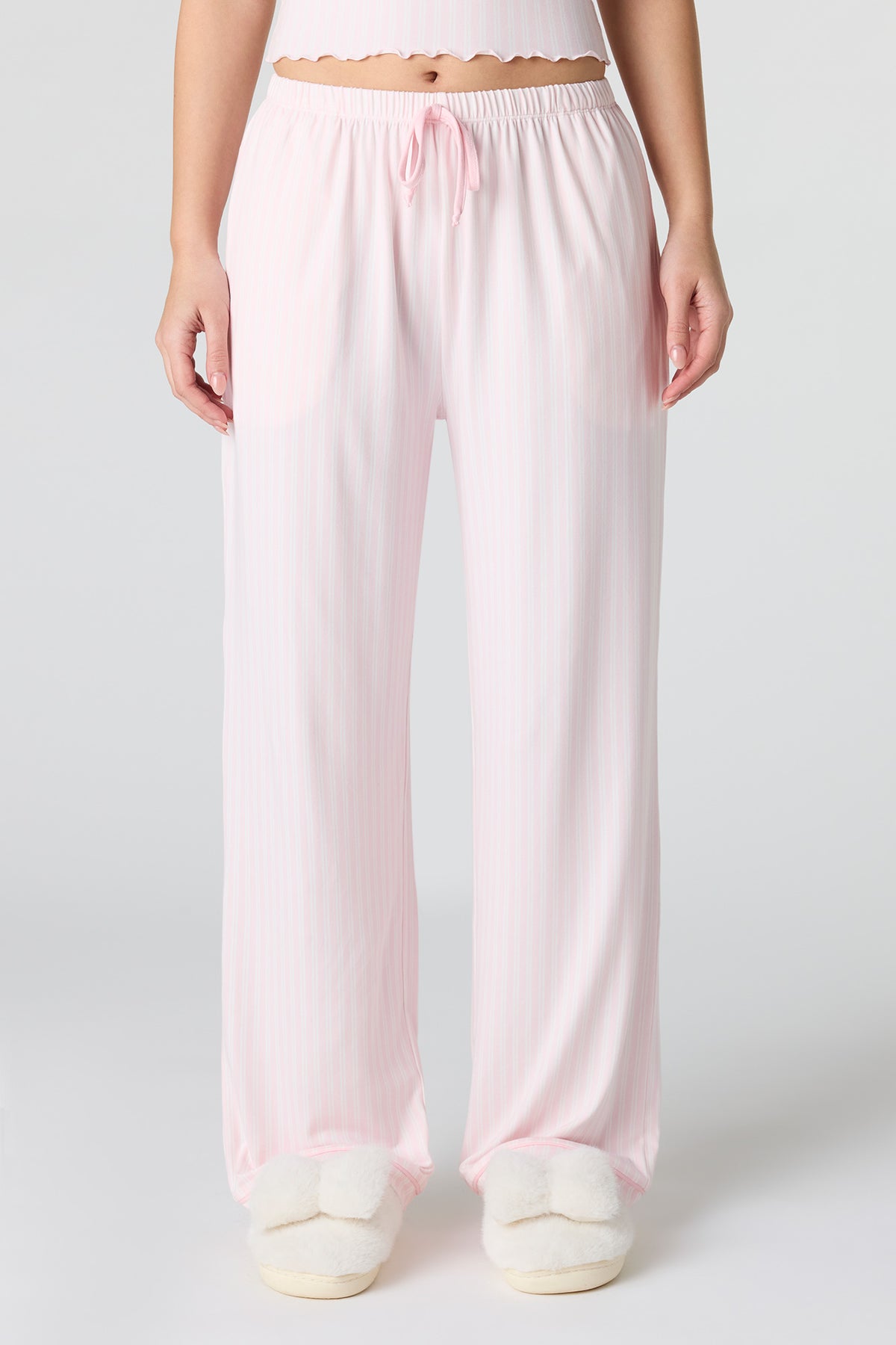 Vue alternative 3. Ensemble pyjama avec débardeur en dentelle et short