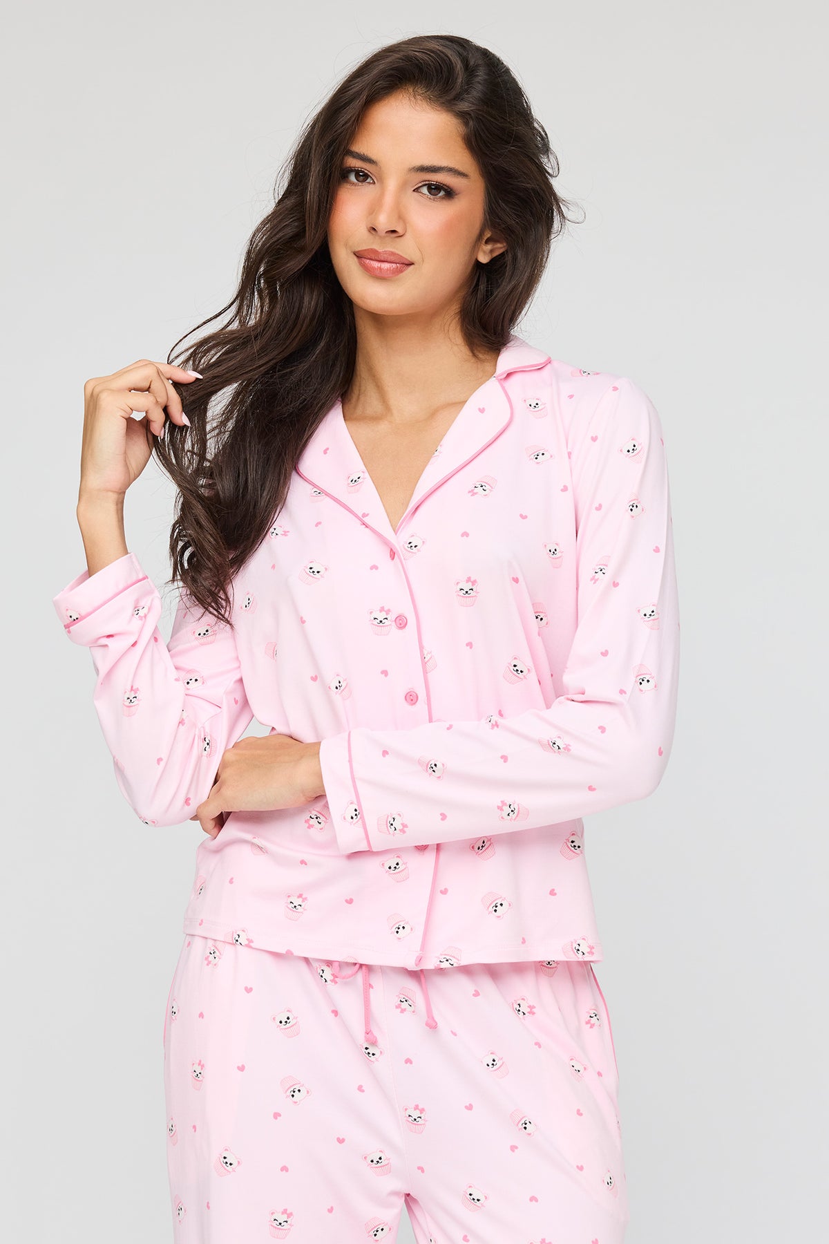 Vue alternative 2. Ensemble avec haut boutonné à manches longues et pantalon