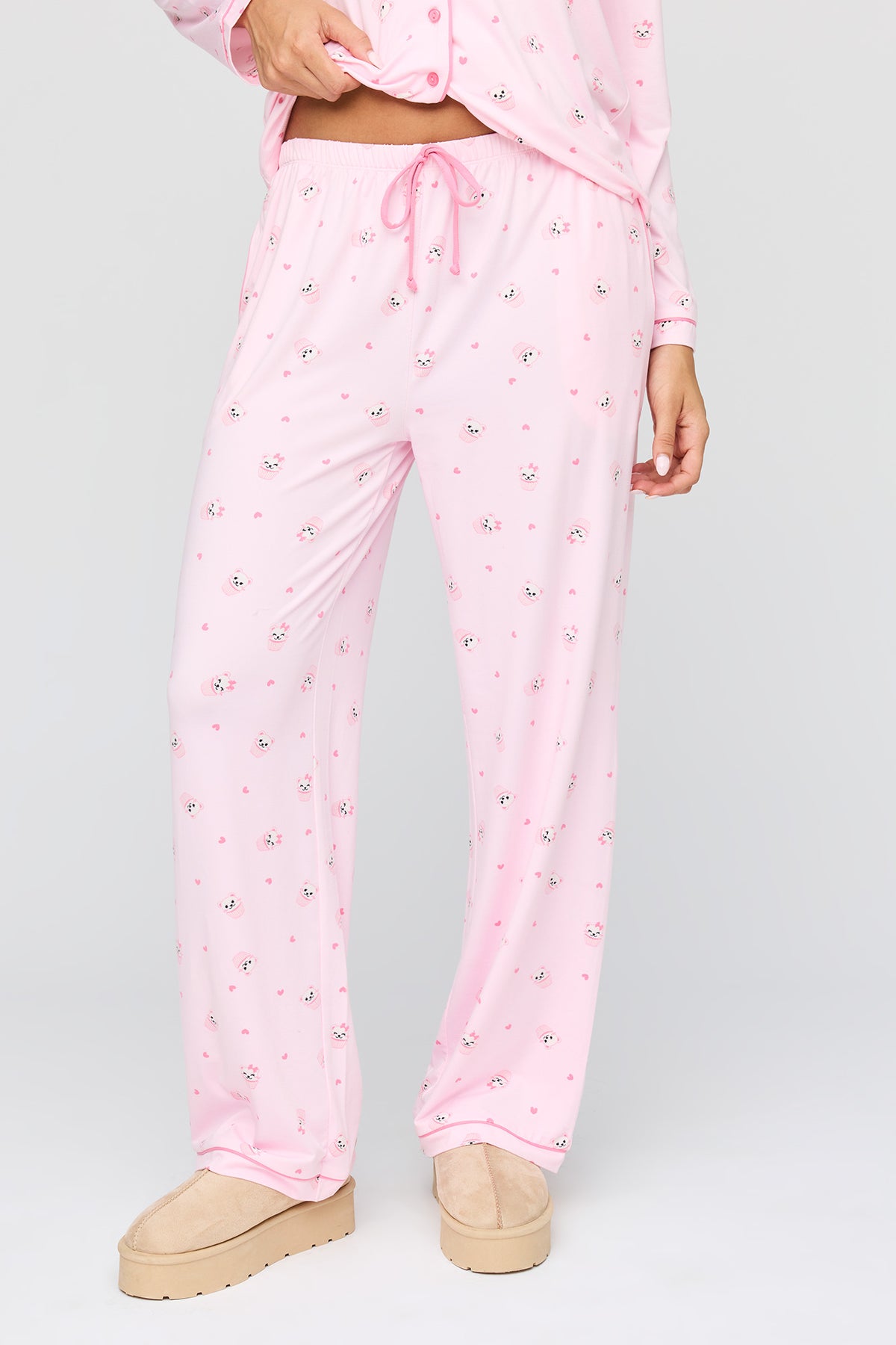 Vue alternative 3. Ensemble avec haut boutonné à manches longues et pantalon