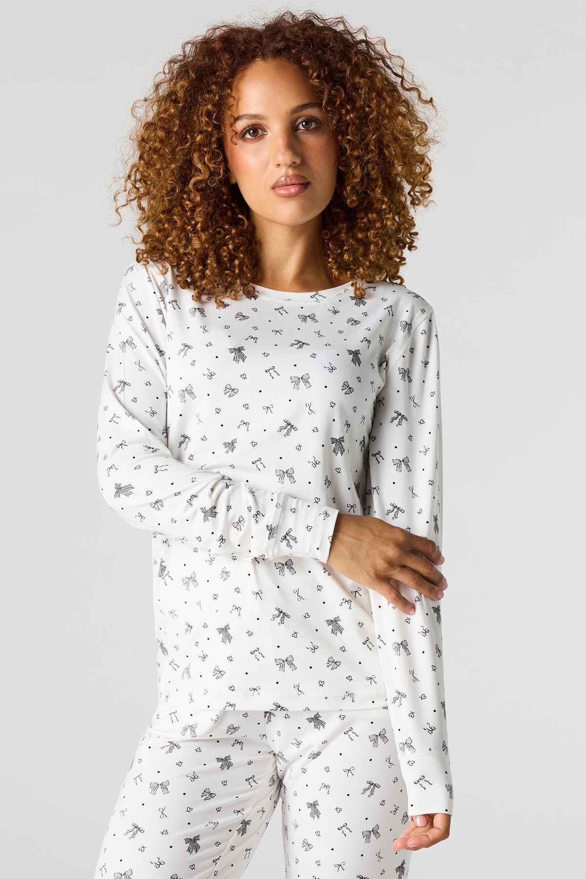 Alt View 2. Printed Long Sleeve Top & Pant Pajama Set - White