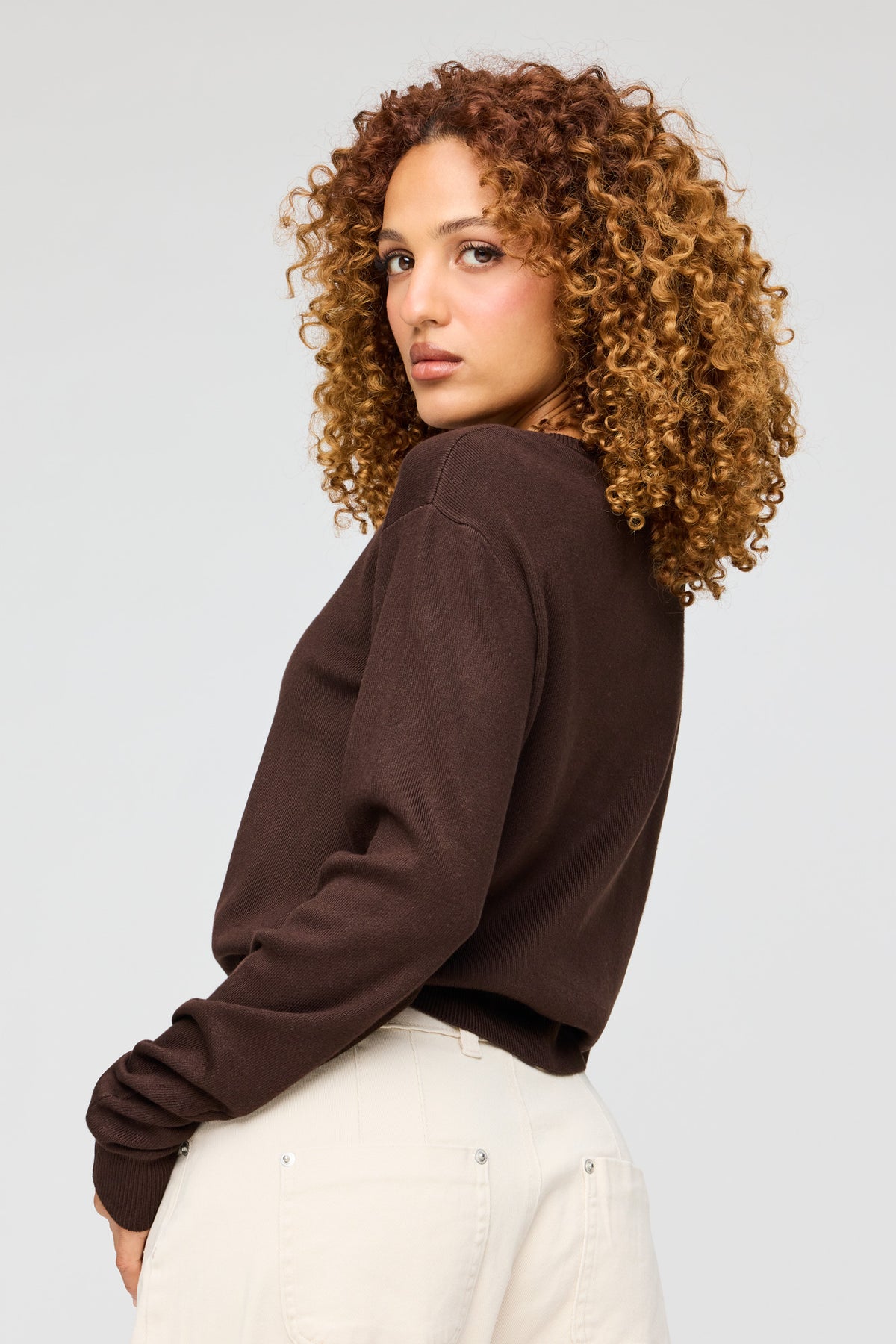Vue alternative 2. Cardigan boutonné en tricot côtelé