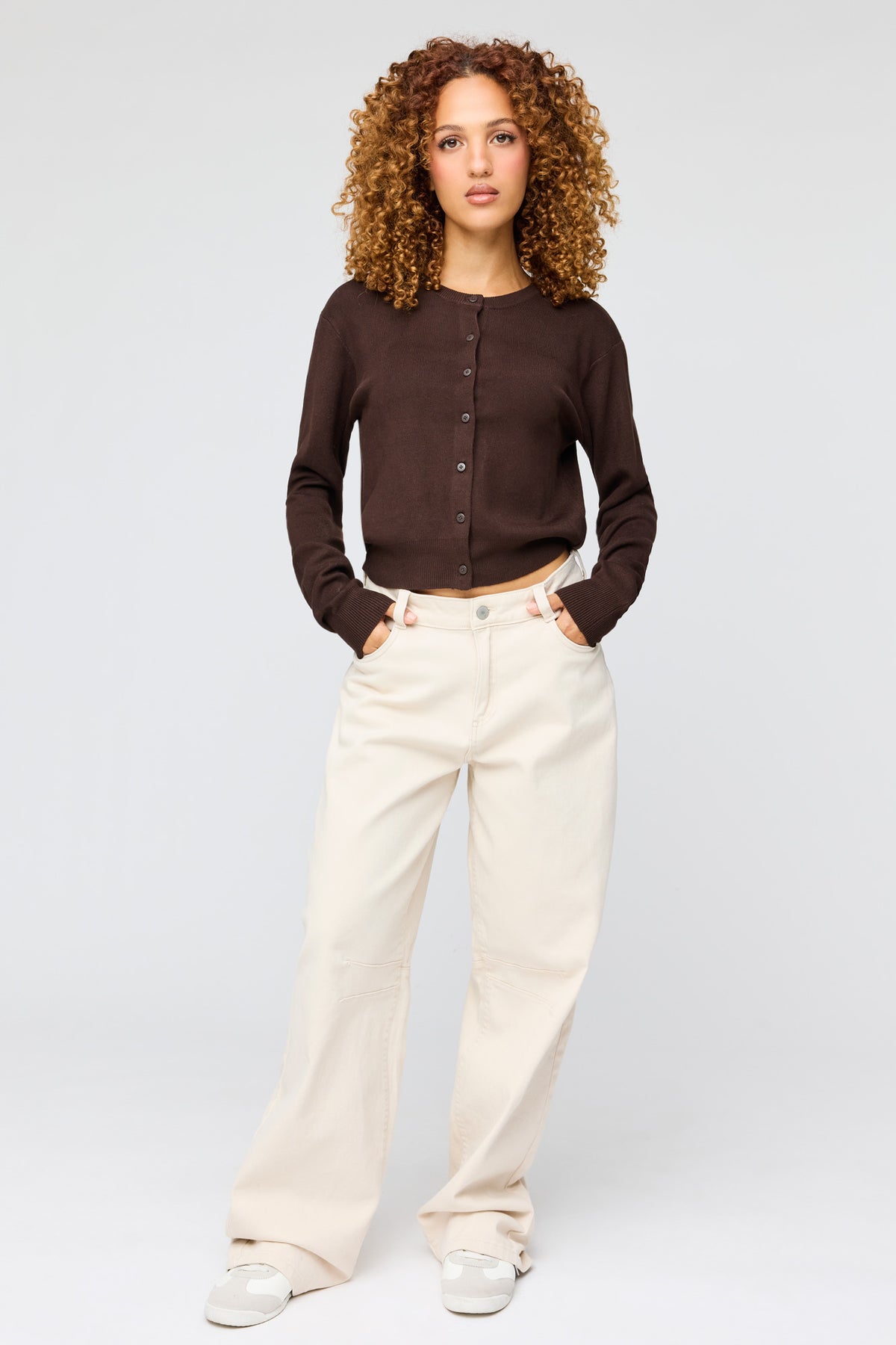 Vue alternative 3. Cardigan boutonné en tricot côtelé