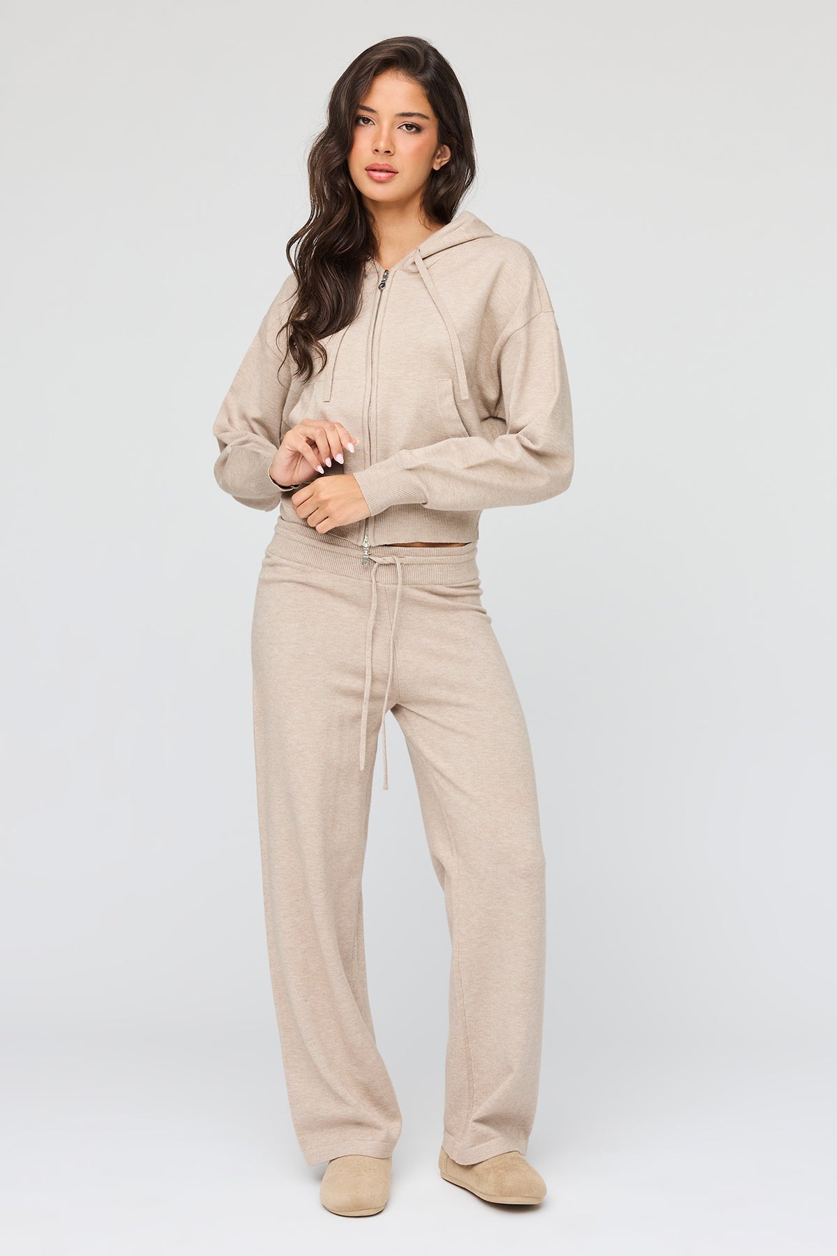 Vue alternative 3. Haut à capuchon en tricot avec fermeture à glissière