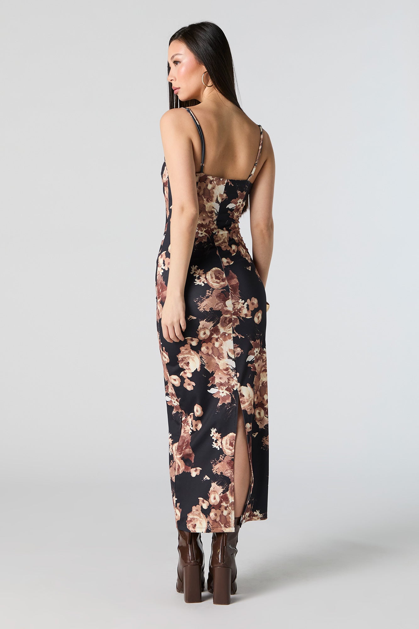 Robe midi profilée fleurie avec encolure carrée et fente arrière