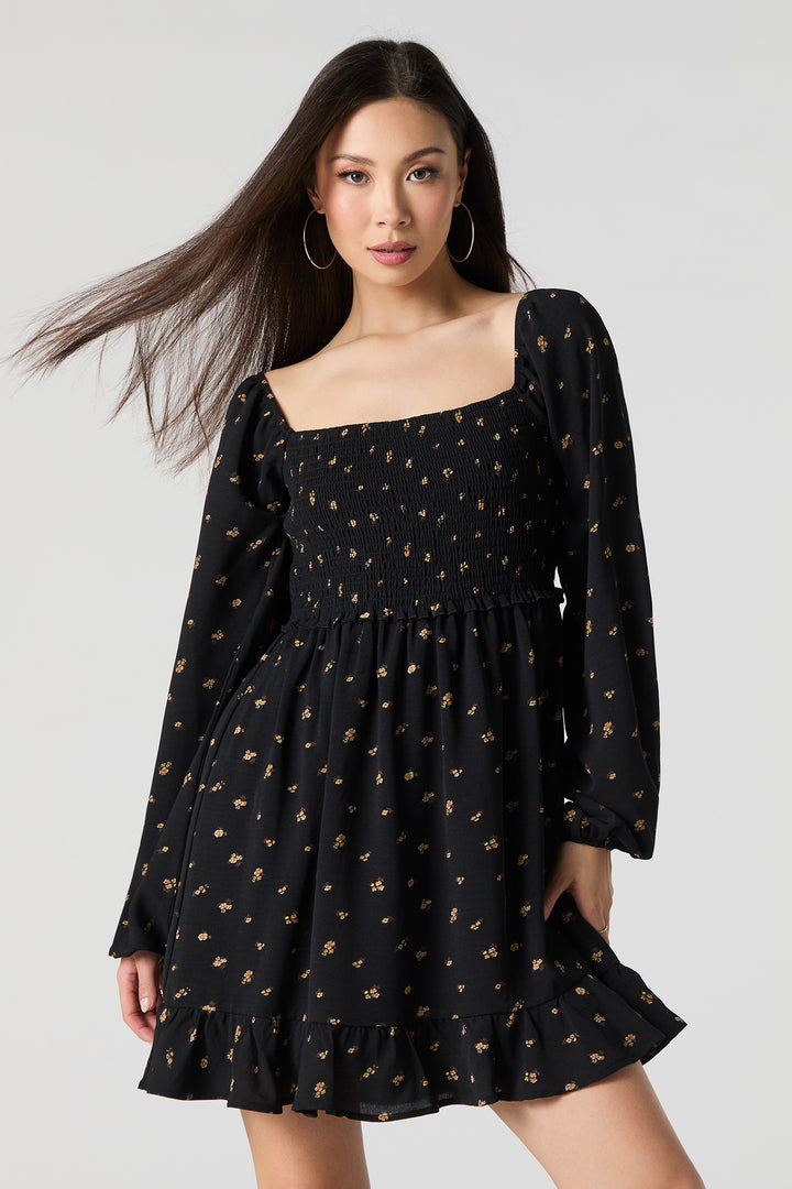 Minirobe plissée à encolure carrée et manche longue