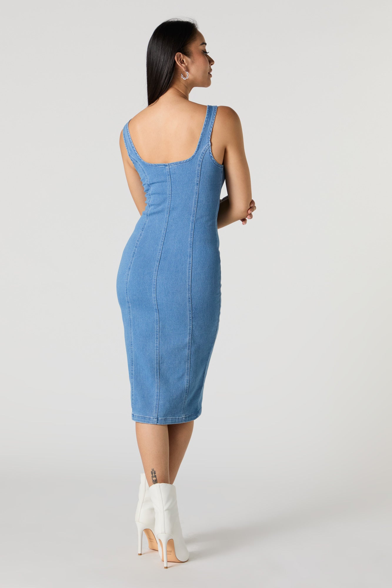 Robe sans manches en denim avec encolure carrée