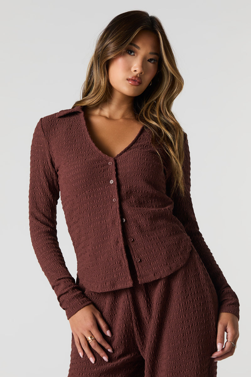 Haut texturé boutonné à manche longue