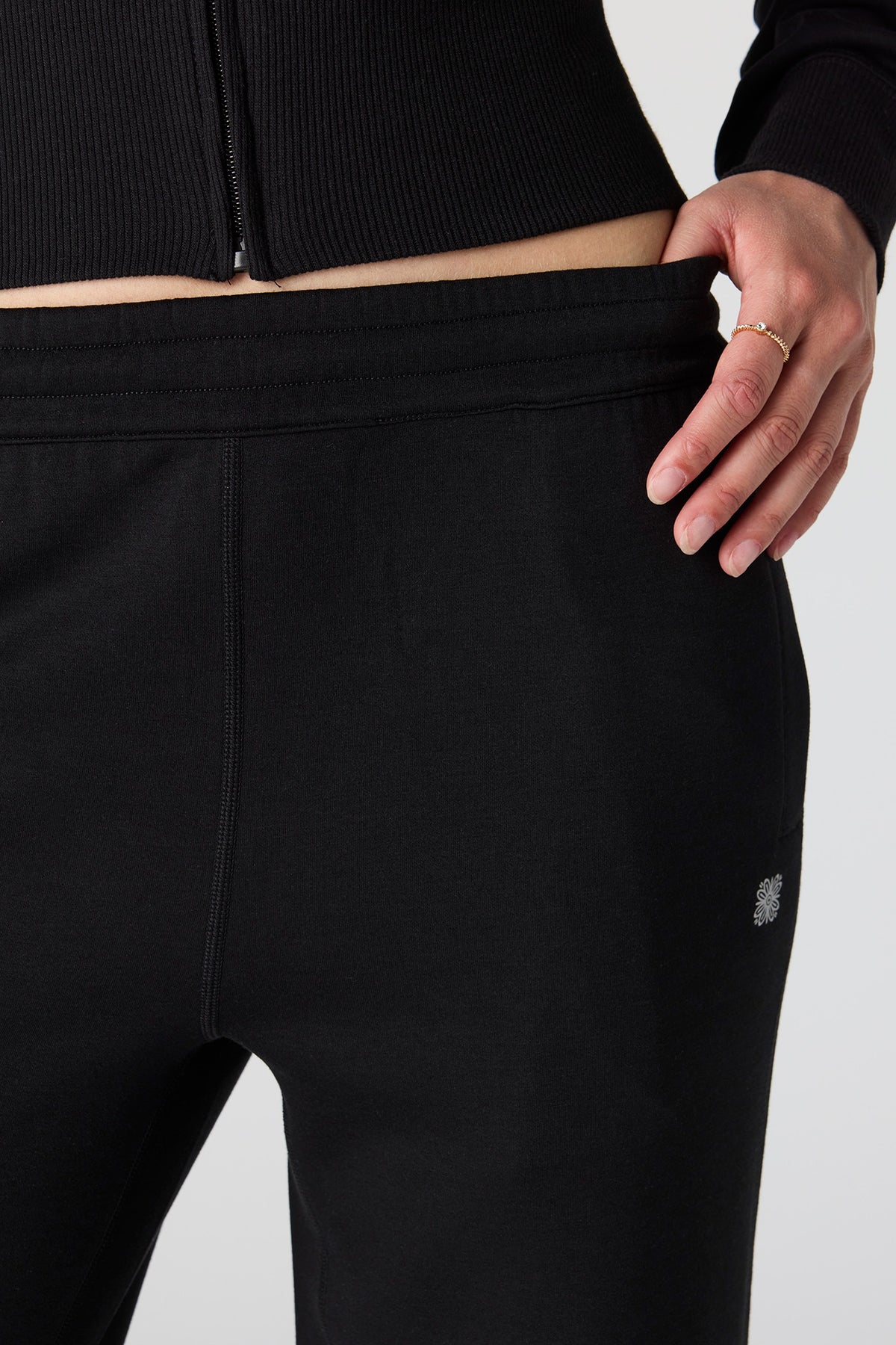 Alt View 4. Luxe Scuba Jogger - Black