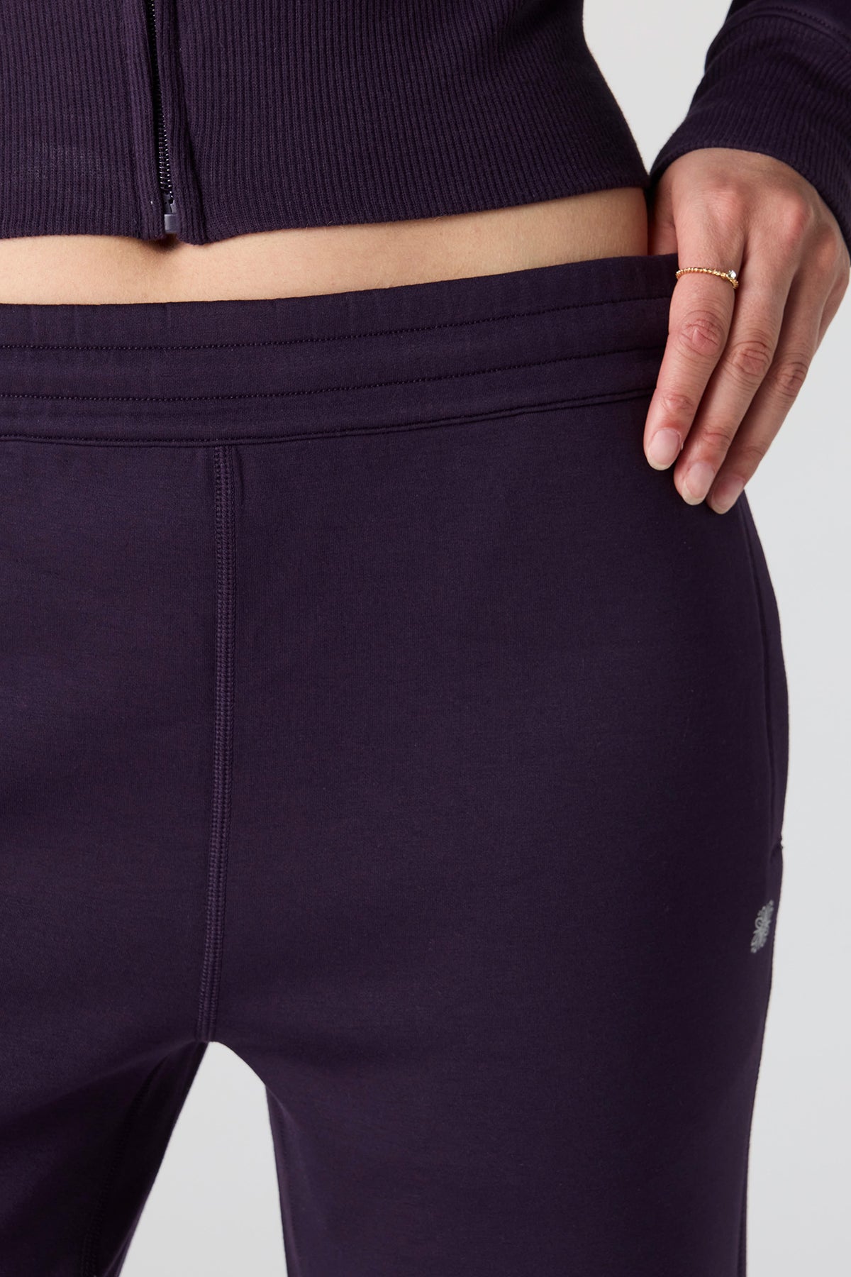Alt View 4. Luxe Scuba Jogger - Plum
