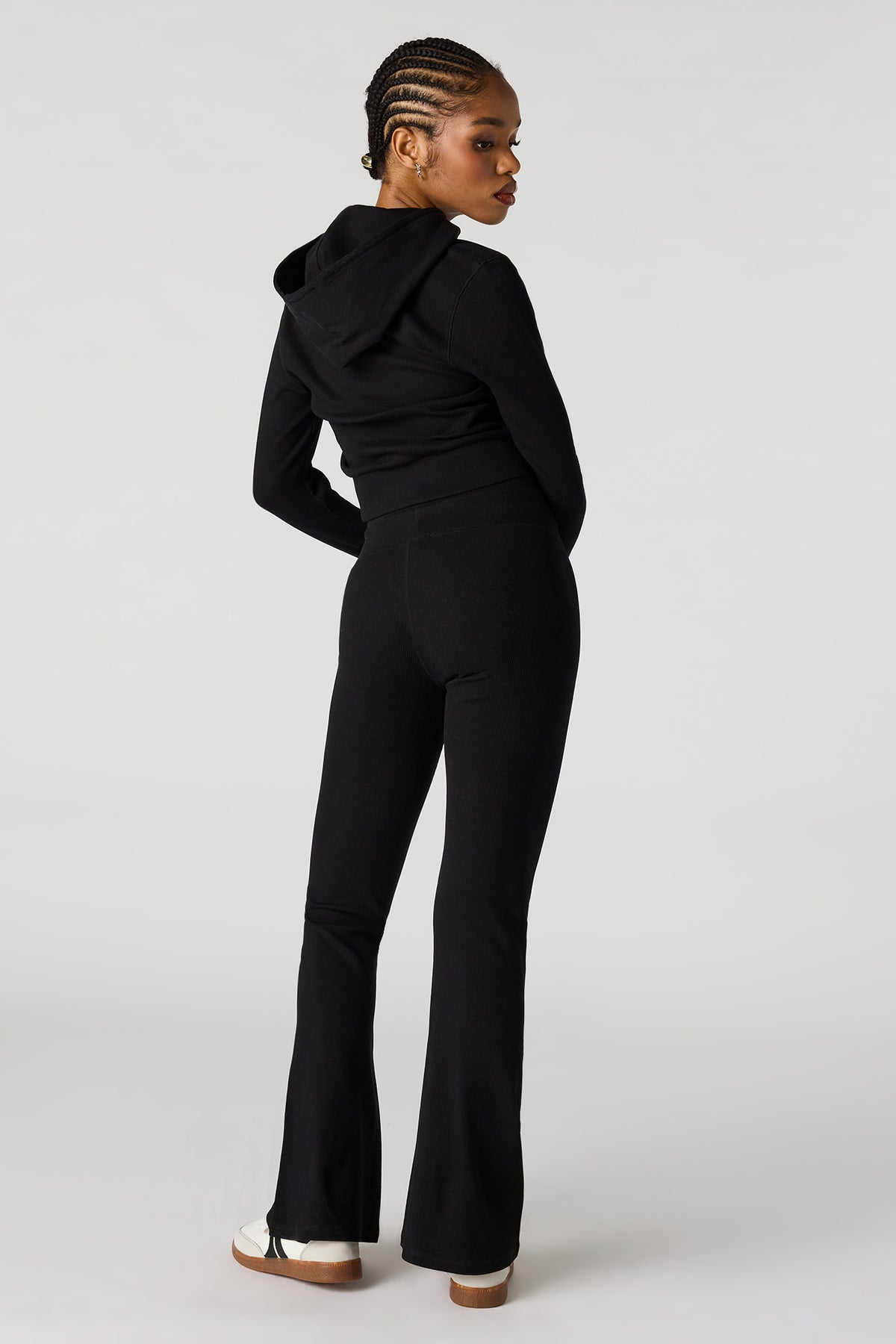 Vue alternative 3. Pantalon côtelé à jambe droite
