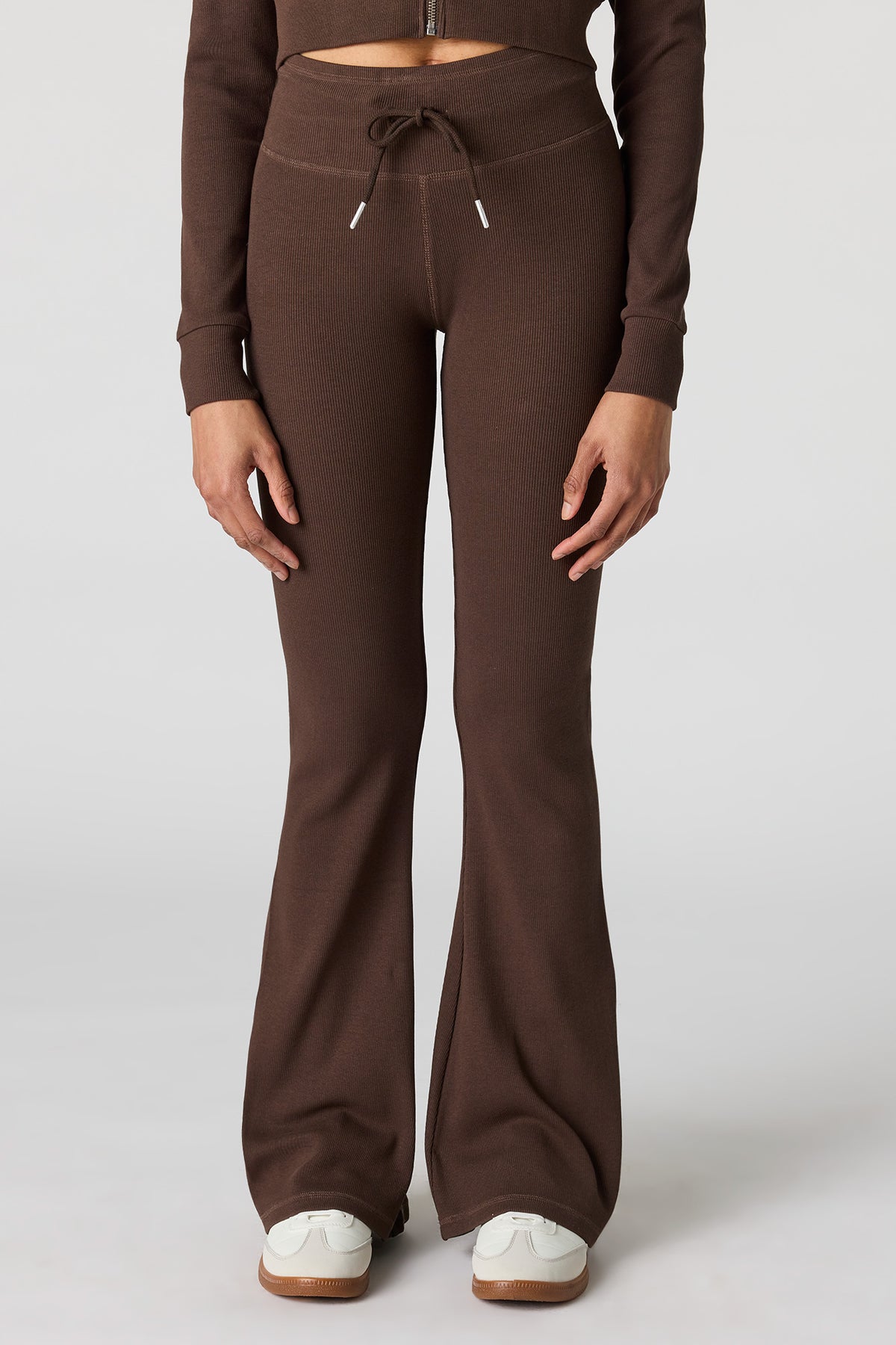 Vue alternative 2. Pantalon côtelé à jambe droite