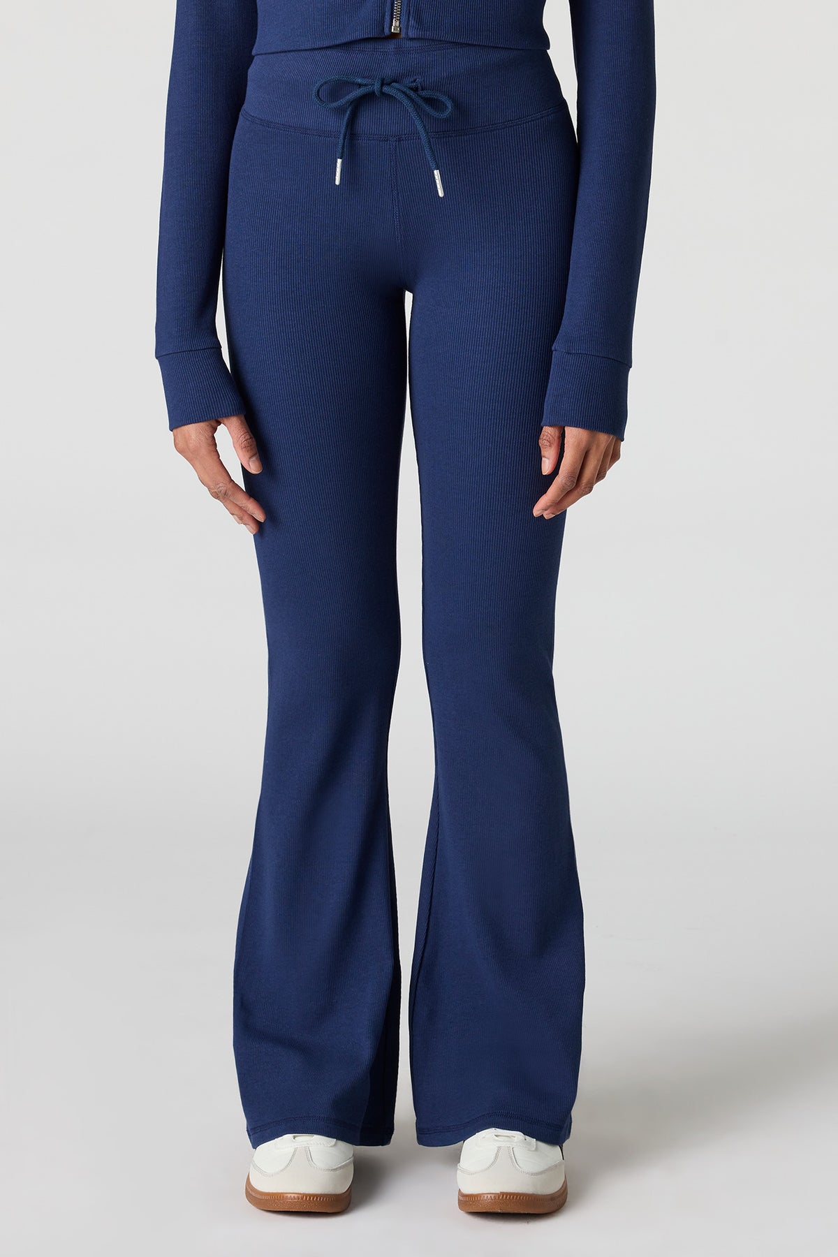 Vue alternative 2. Pantalon côtelé à jambe droite
