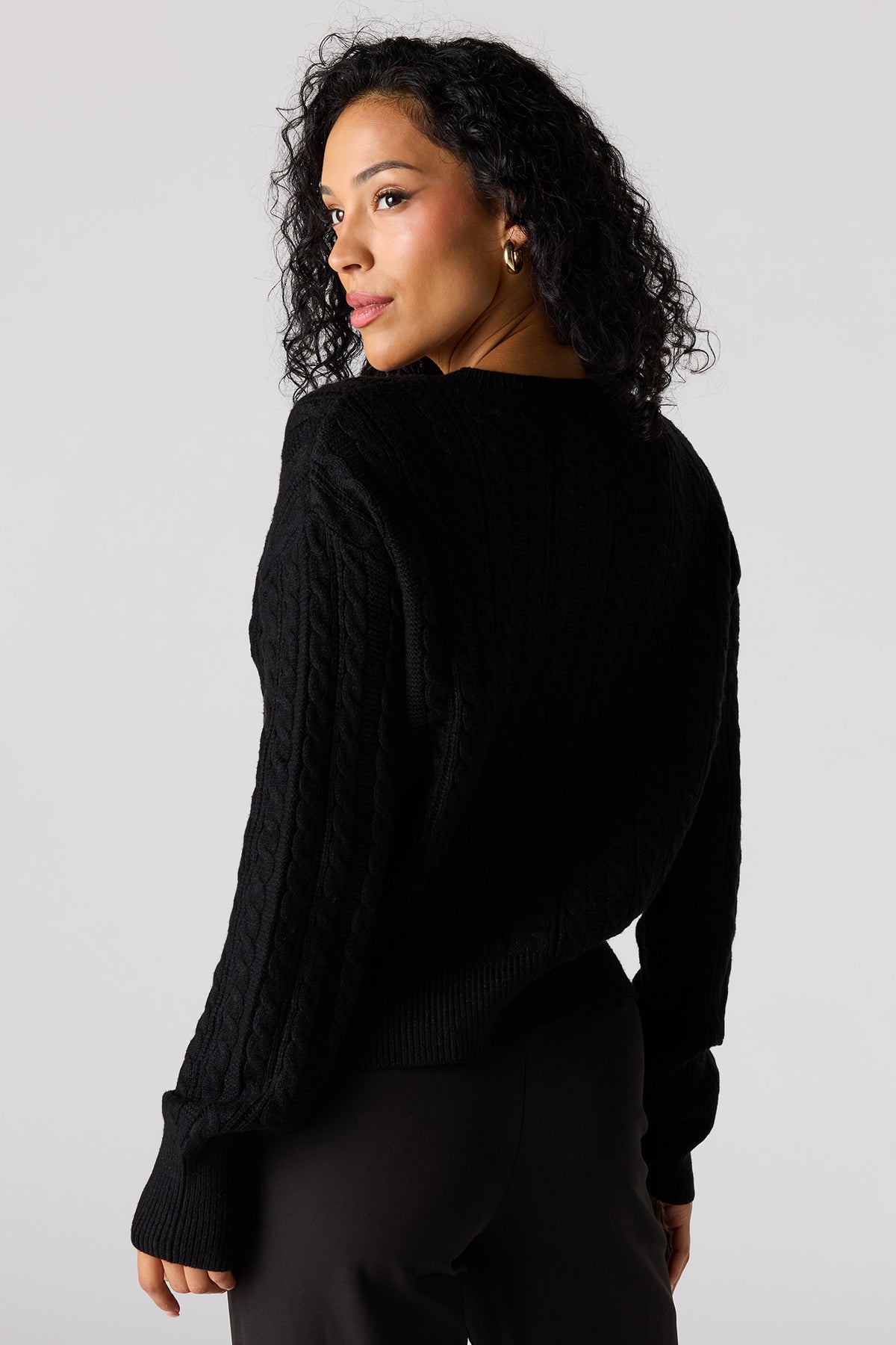 Vue alternative 2. Cardigan en tricot torsadé