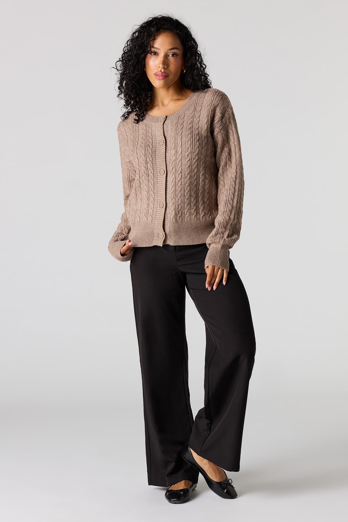 Vue alternative 3. Cardigan en tricot torsadé