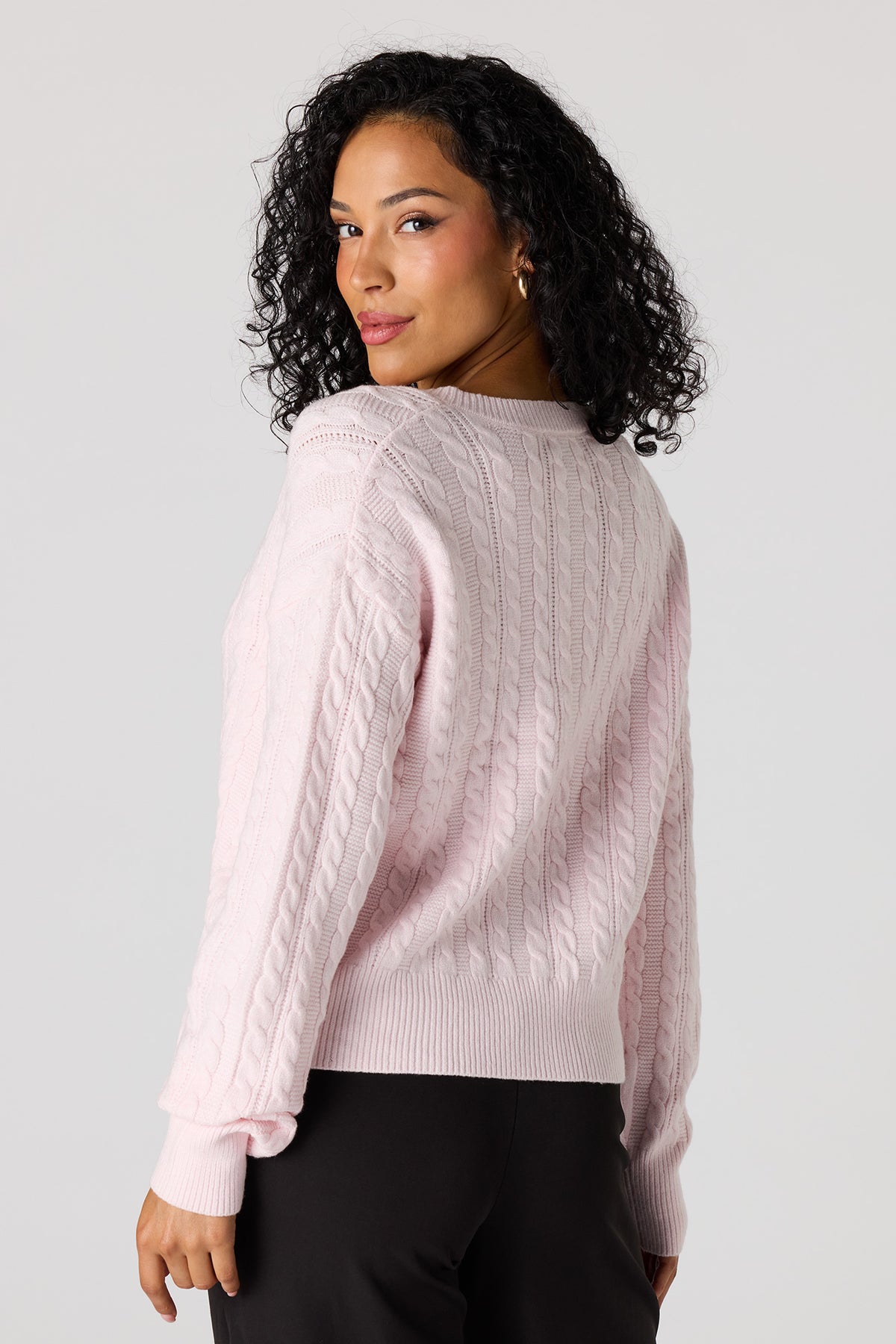 Vue alternative 2. Cardigan en tricot torsadé