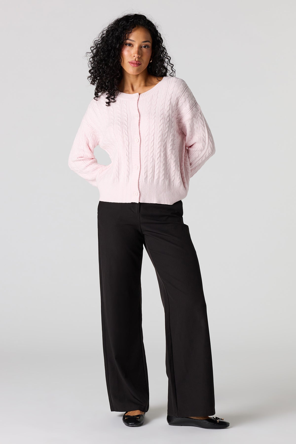 Vue alternative 3. Cardigan en tricot torsadé