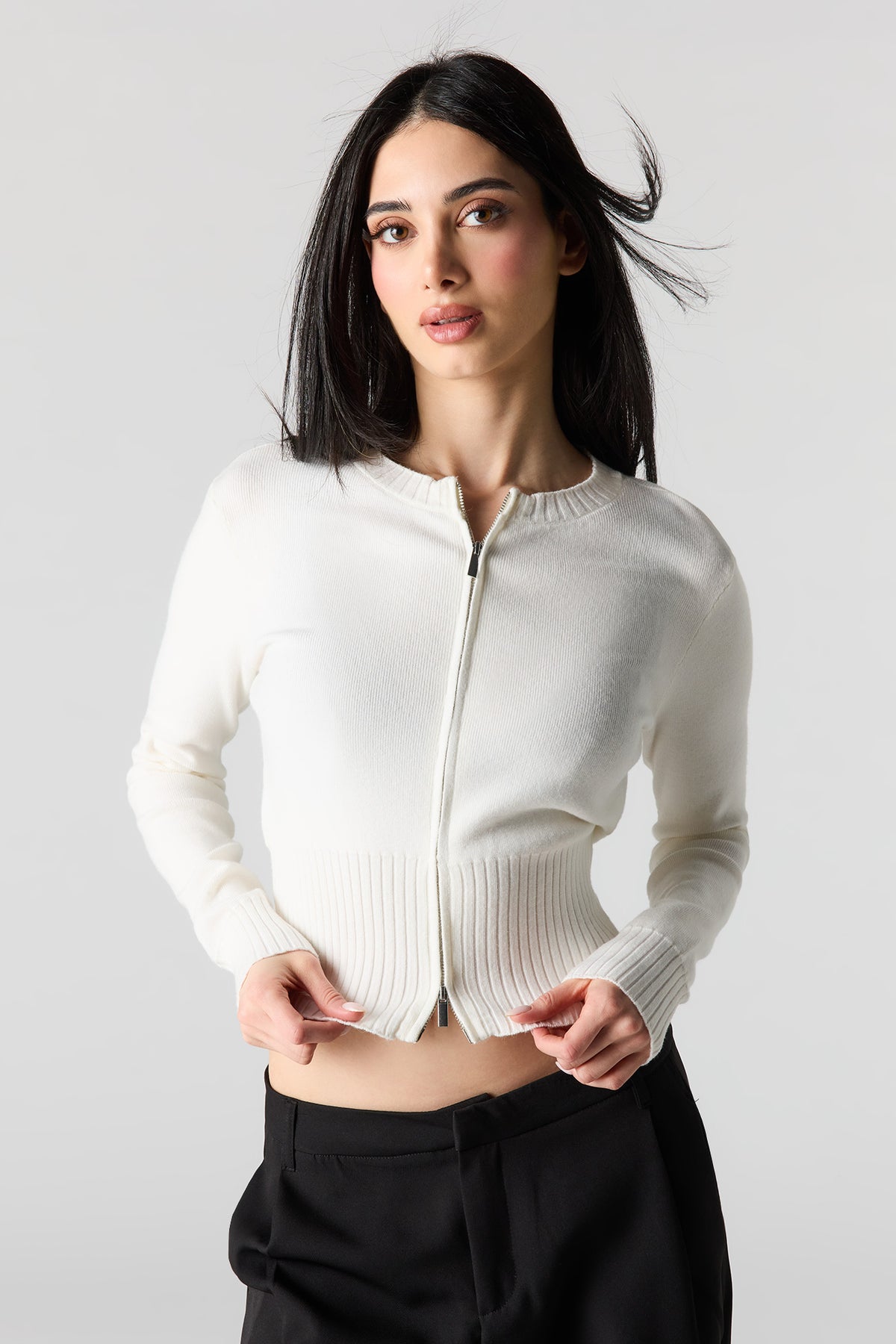 Haut à capuchon en tricot avec fermeture à glissière
