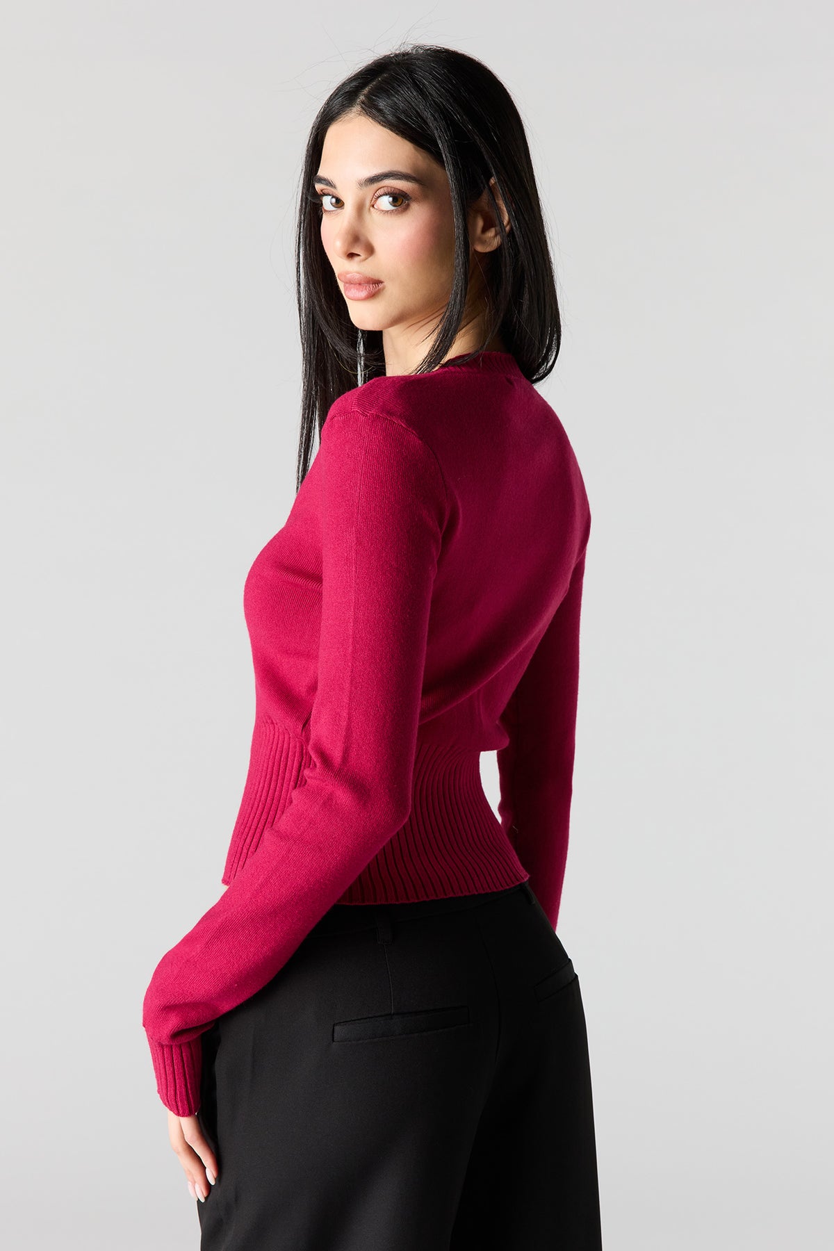 Vue alternative 2. Haut à capuchon en tricot avec fermeture à glissière