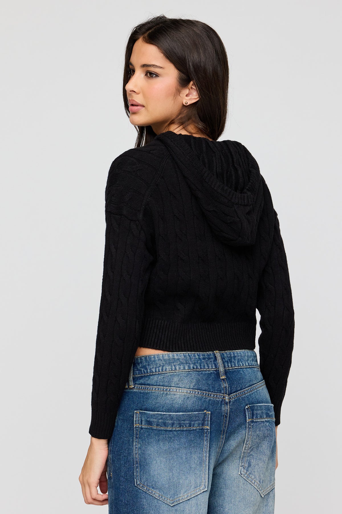 Vue alternative 2. Chandail à capuchon en tricot torsadé avec fermeture à glissière