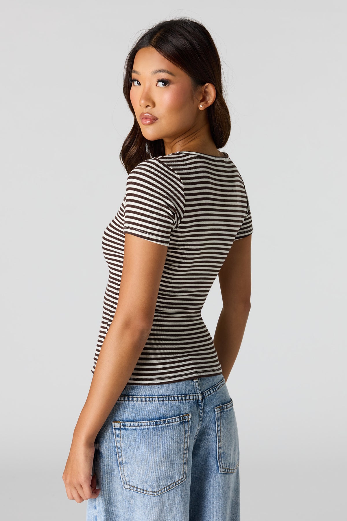 Vue alternative 2. T-shirt côtelé à encolure dégagée