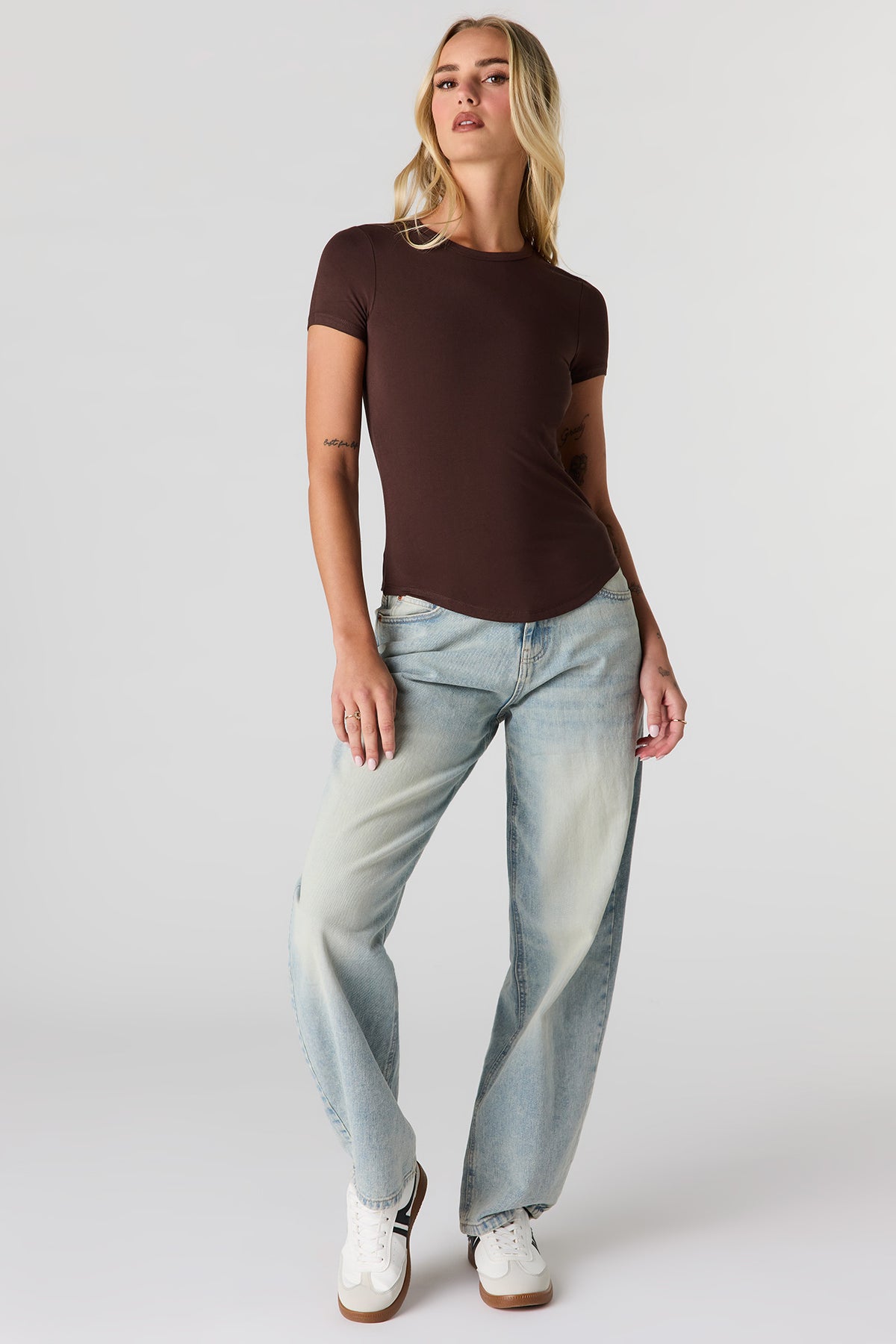 Vue alternative 3. T-shirt ras du cou