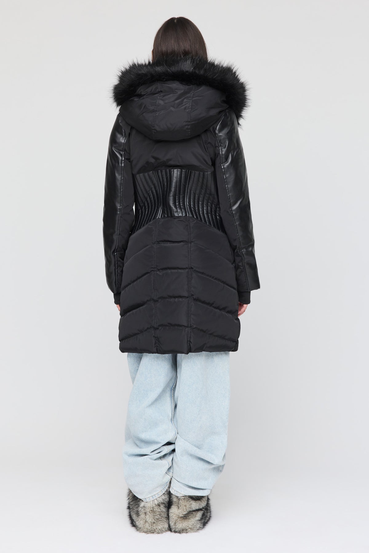 Vue alternative 3. Blouson bouffant à capuchon avec similifourrure