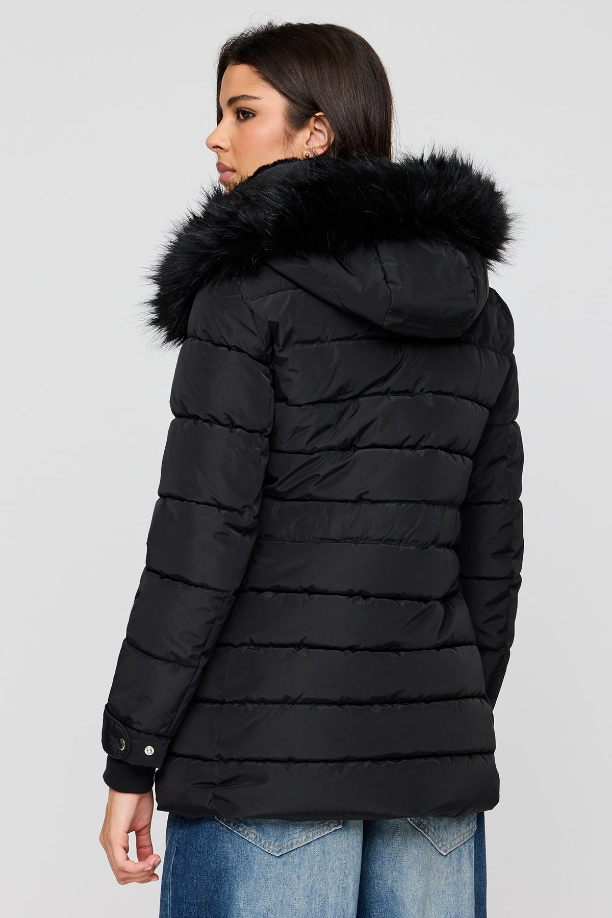 Vue alternative 2. Blouson bouffant matelassé avec liséré de similifourrure