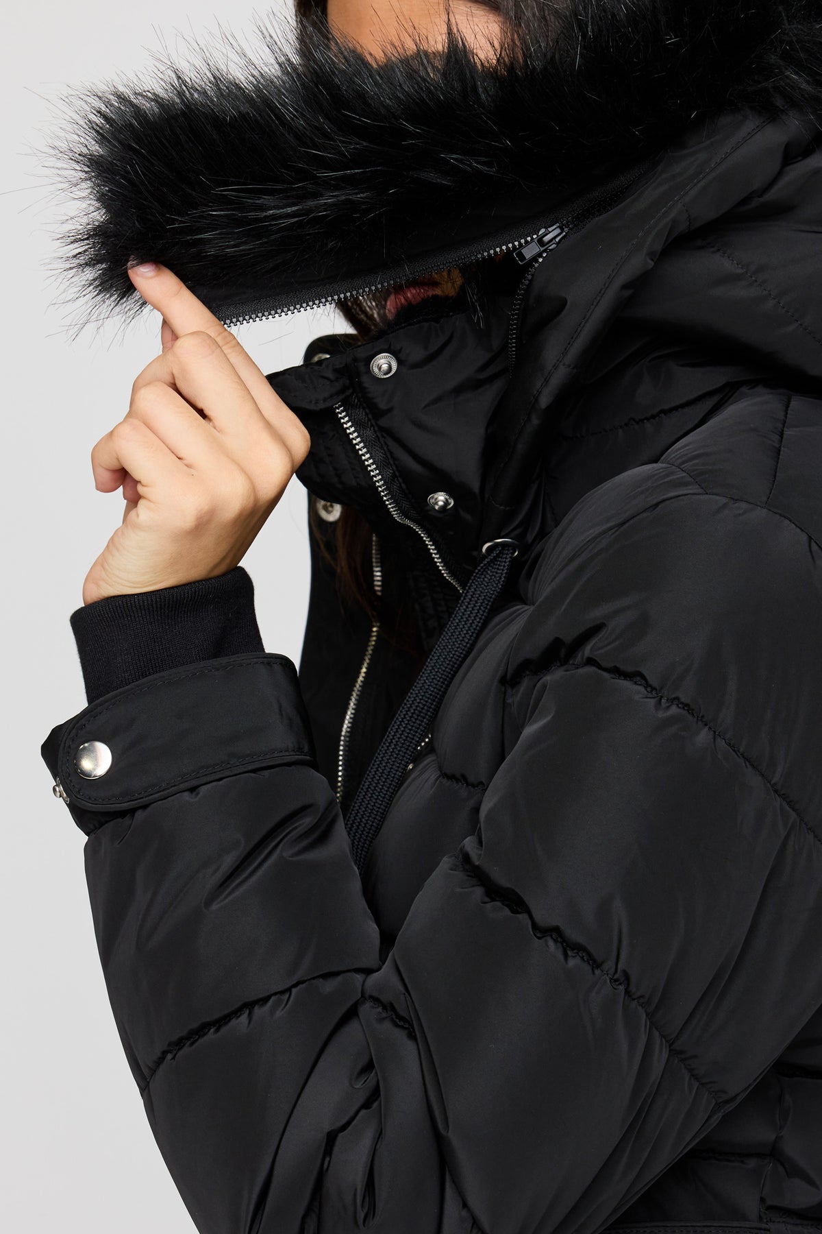 Vue alternative 4. Blouson bouffant matelassé avec liséré de similifourrure