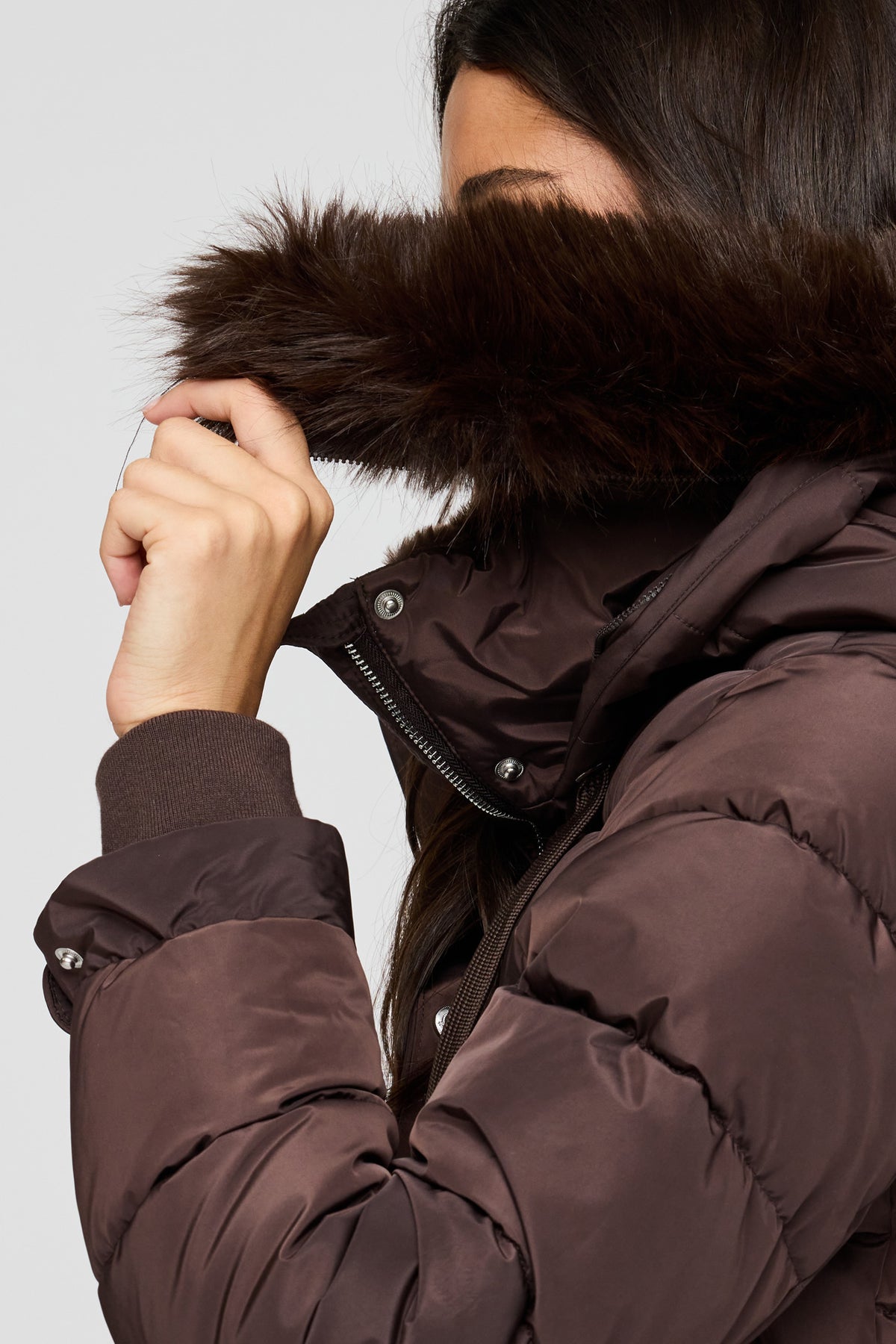 Vue alternative 4. Blouson bouffant matelassé avec liséré de similifourrure