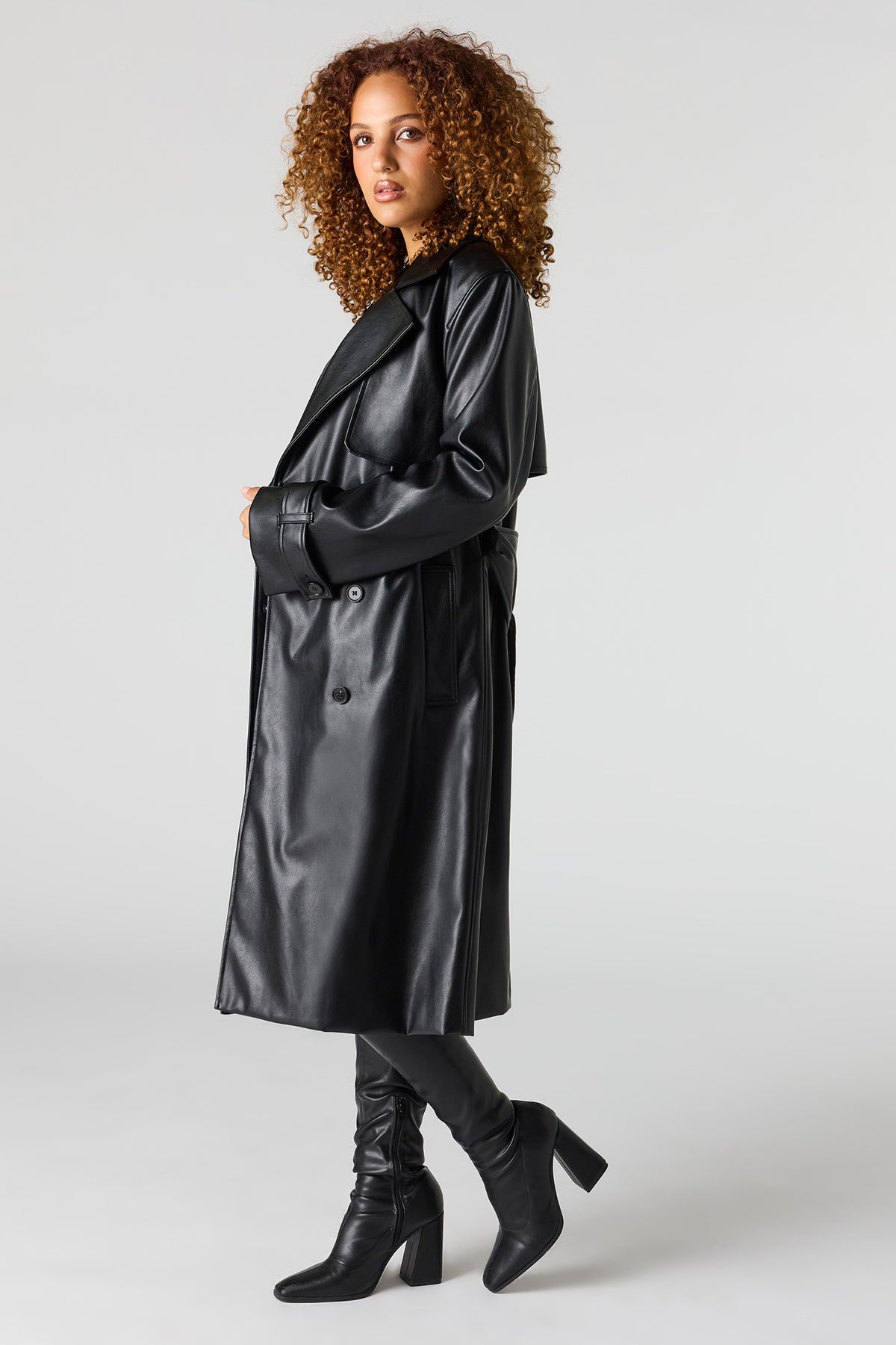 Vue alternative 2. Trench en similicuir