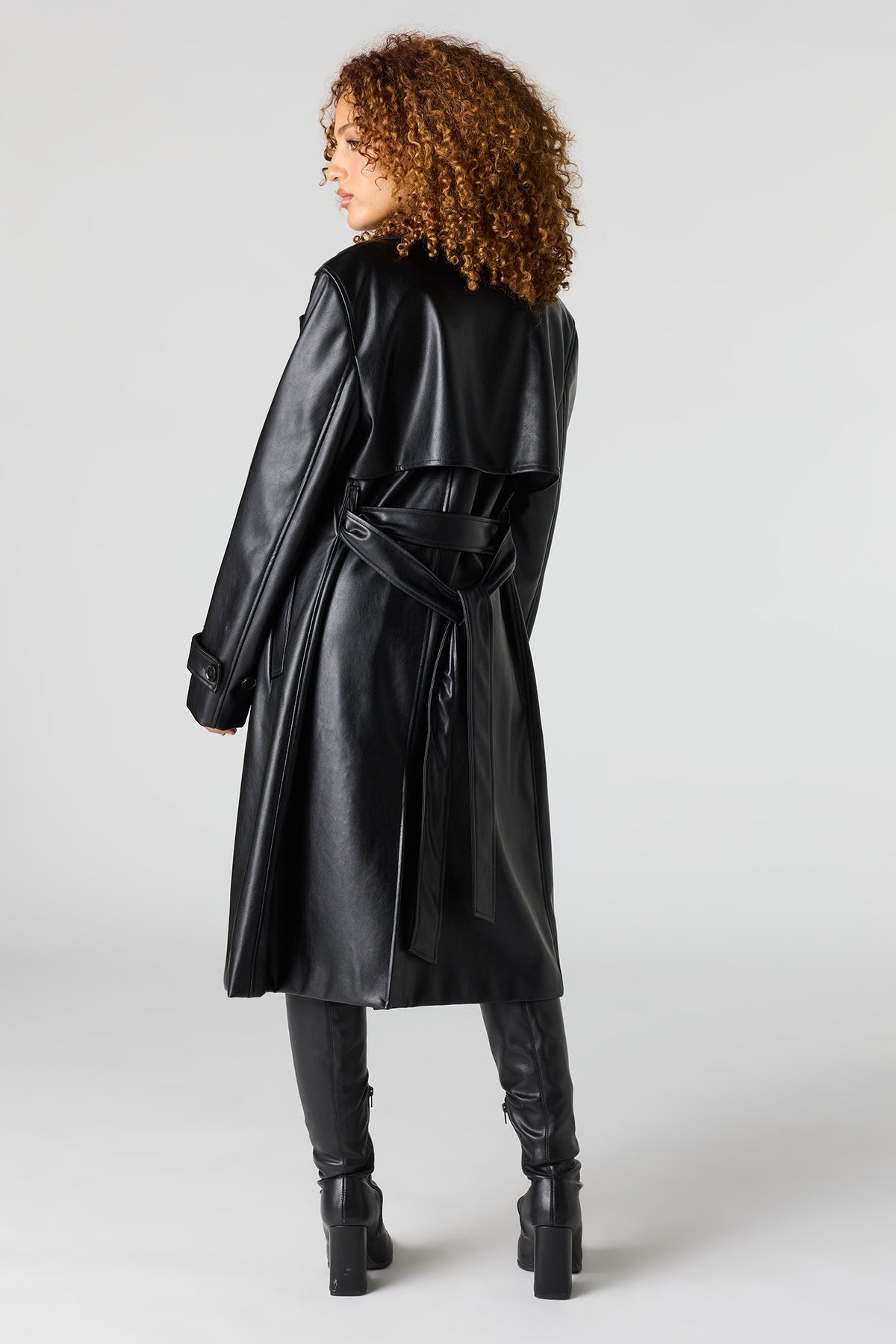 Vue alternative 3. Trench en similicuir