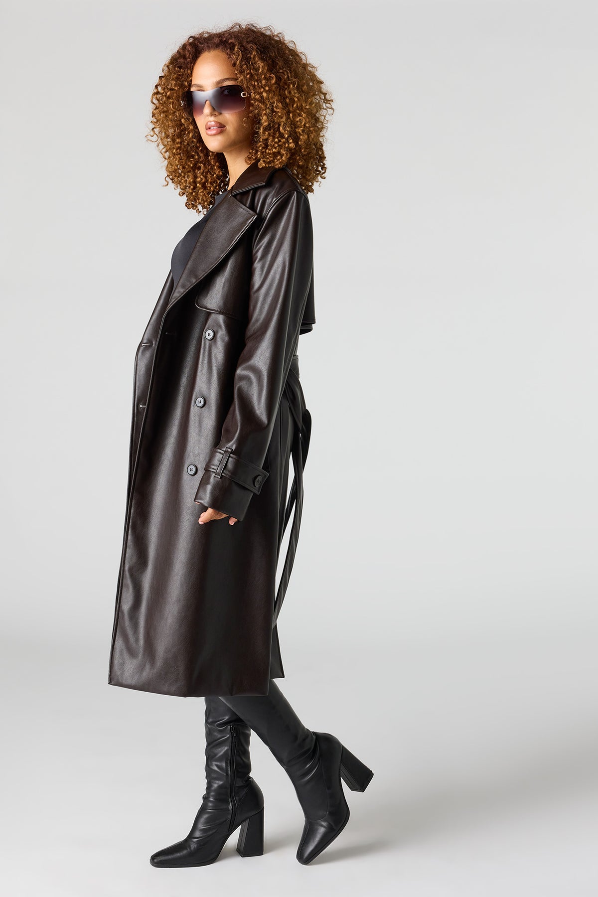 Vue alternative 2. Trench en similicuir