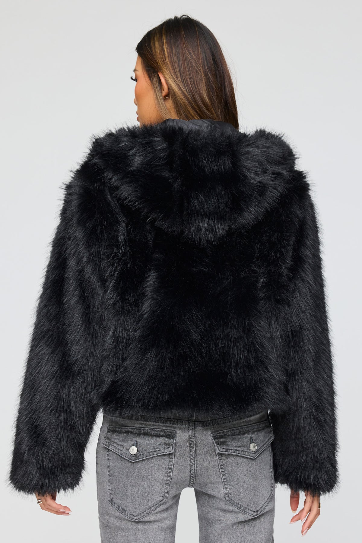 Vue alternative 2. Blouson à capuchon en similifourrure avec fermeture à glissière