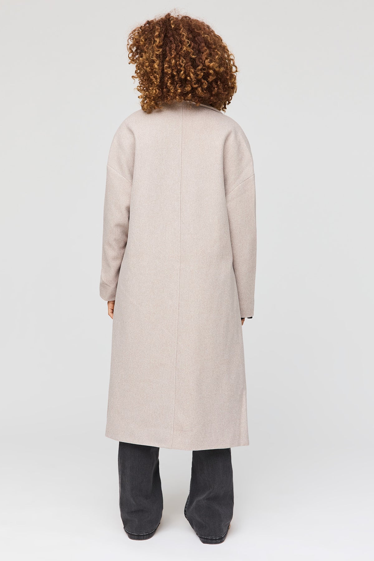 Vue alternative 3. Manteau en laine à double boutonnage