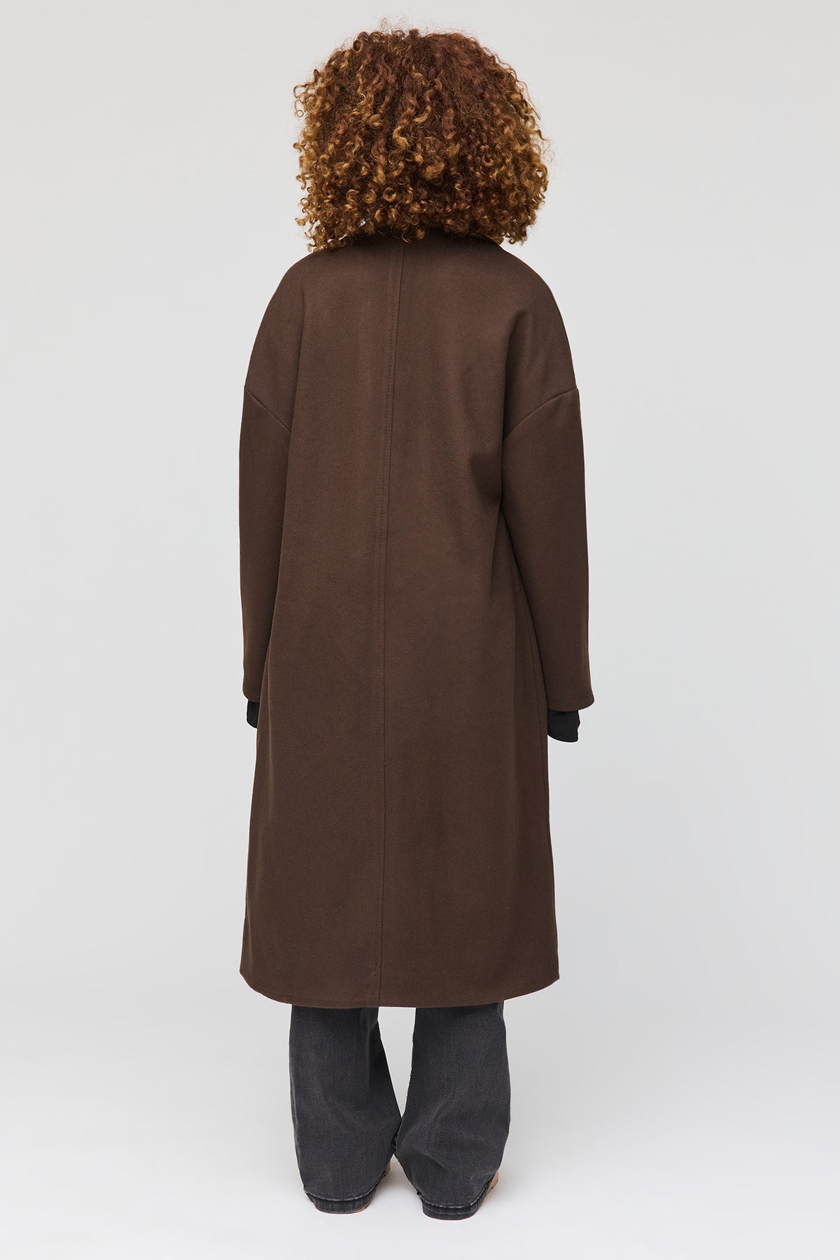 Vue alternative 3. Manteau en laine à double boutonnage