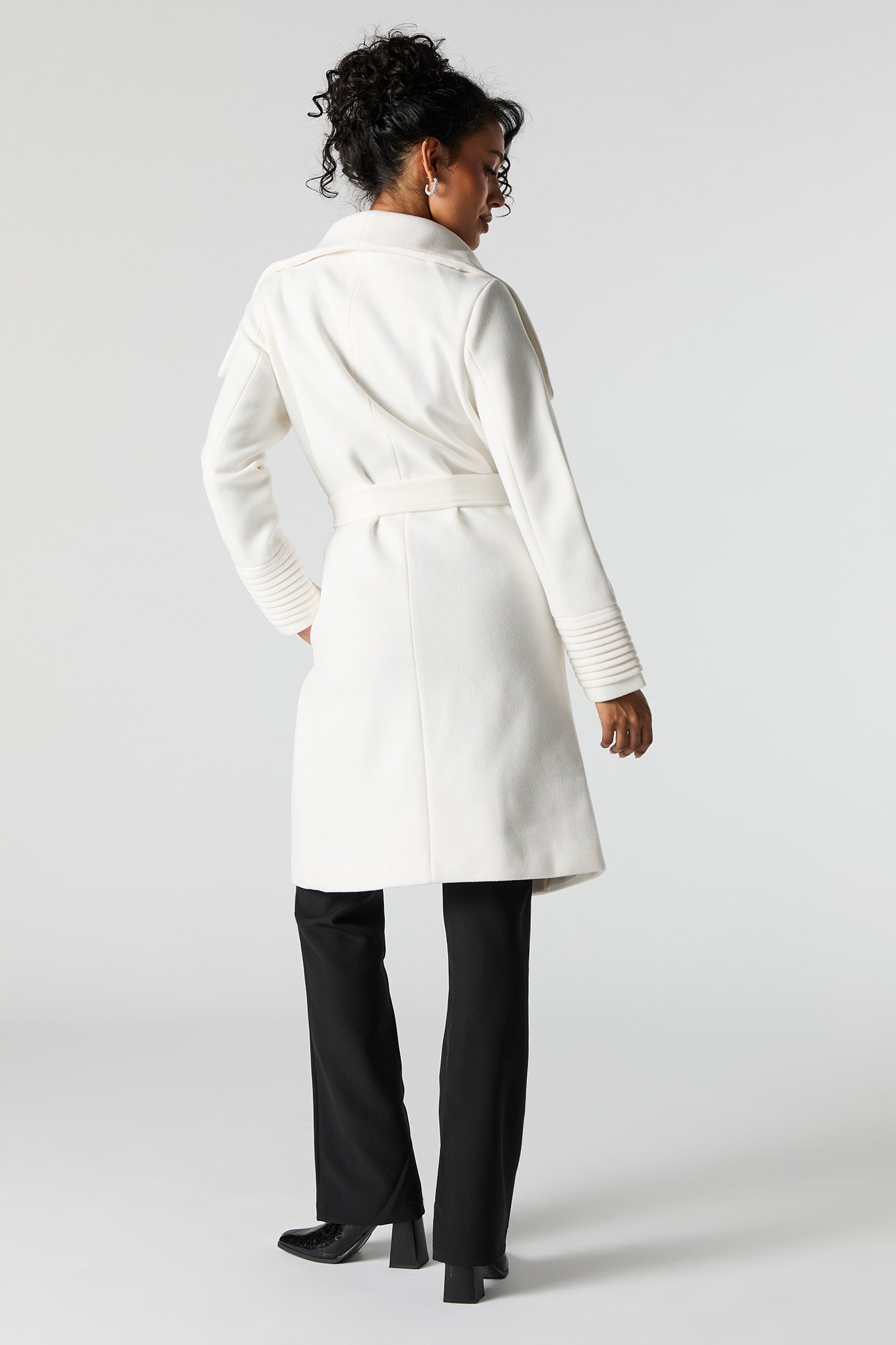 Manteau asymétrique avec ceinture