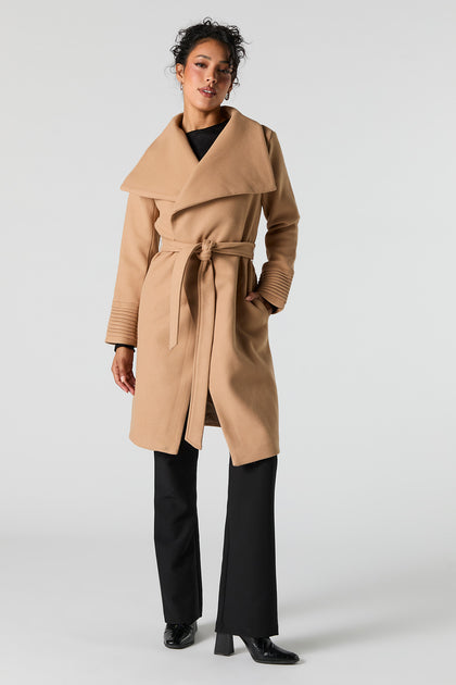 Manteau asymétrique avec ceinture