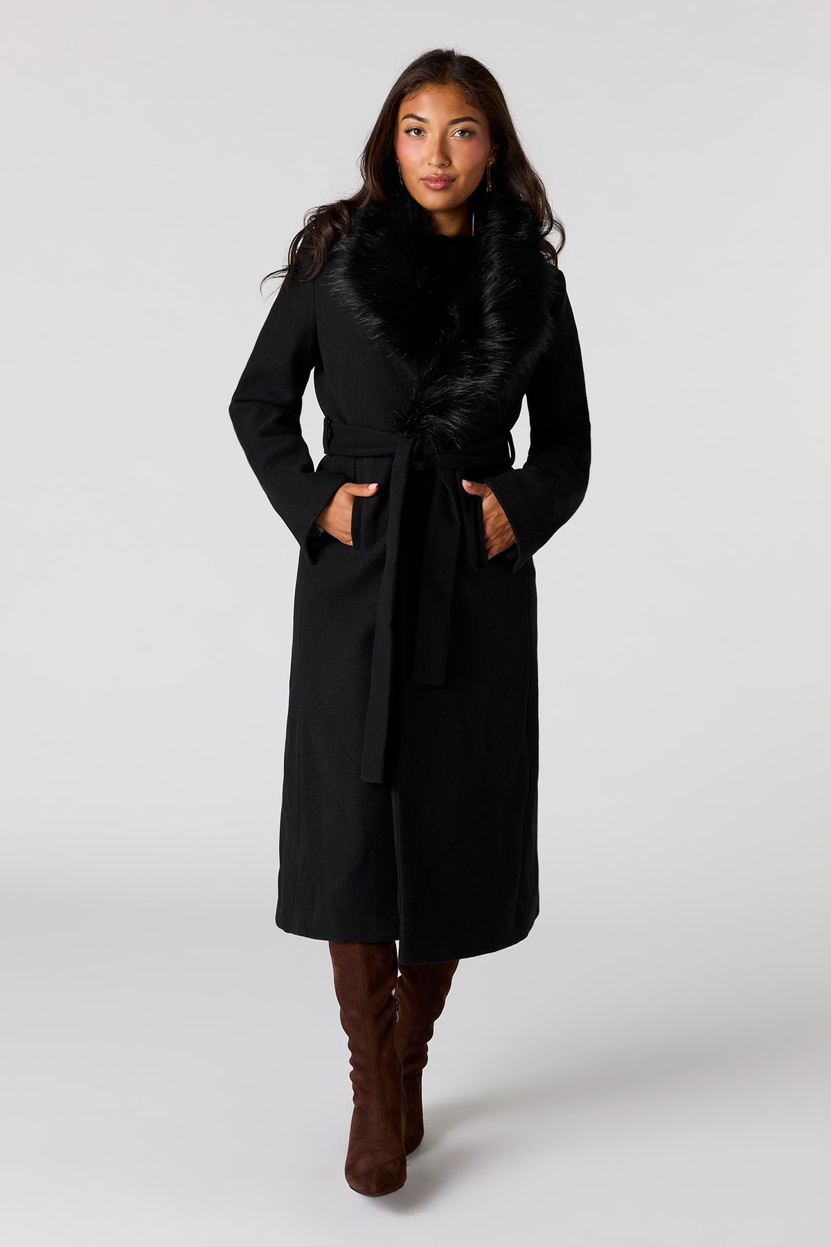 Manteau en similifourrure avec col