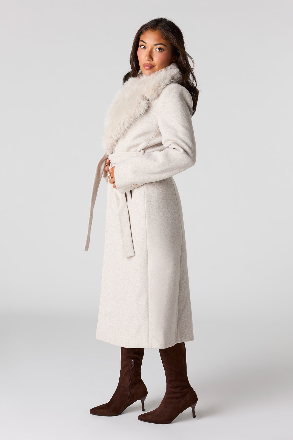 Alt View 2. Faux-Fur Collared Coat - Off White